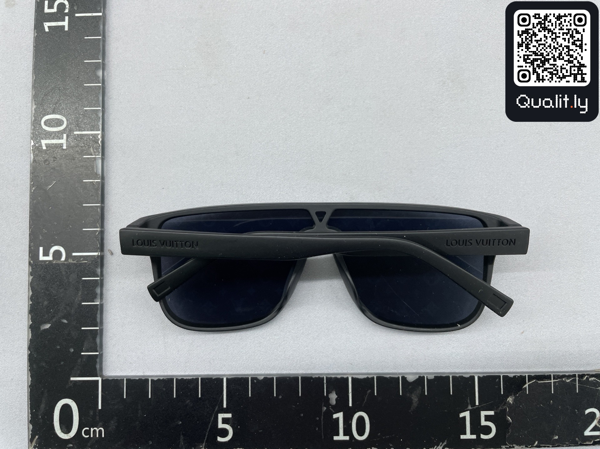Sunglasses QC photo 3 of 6