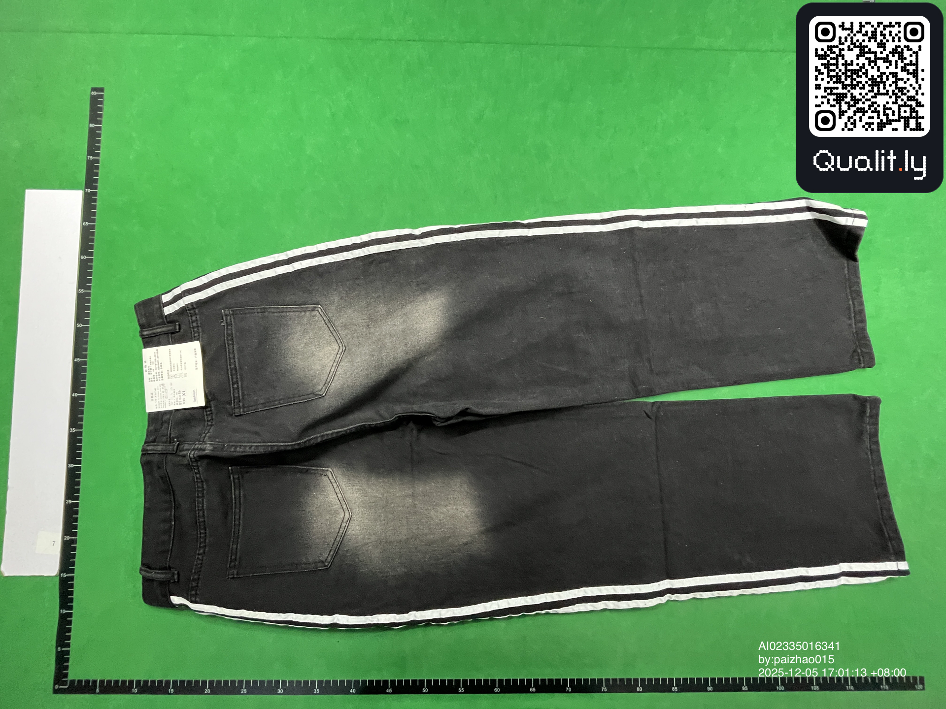 Pants QC photo 2 of 34