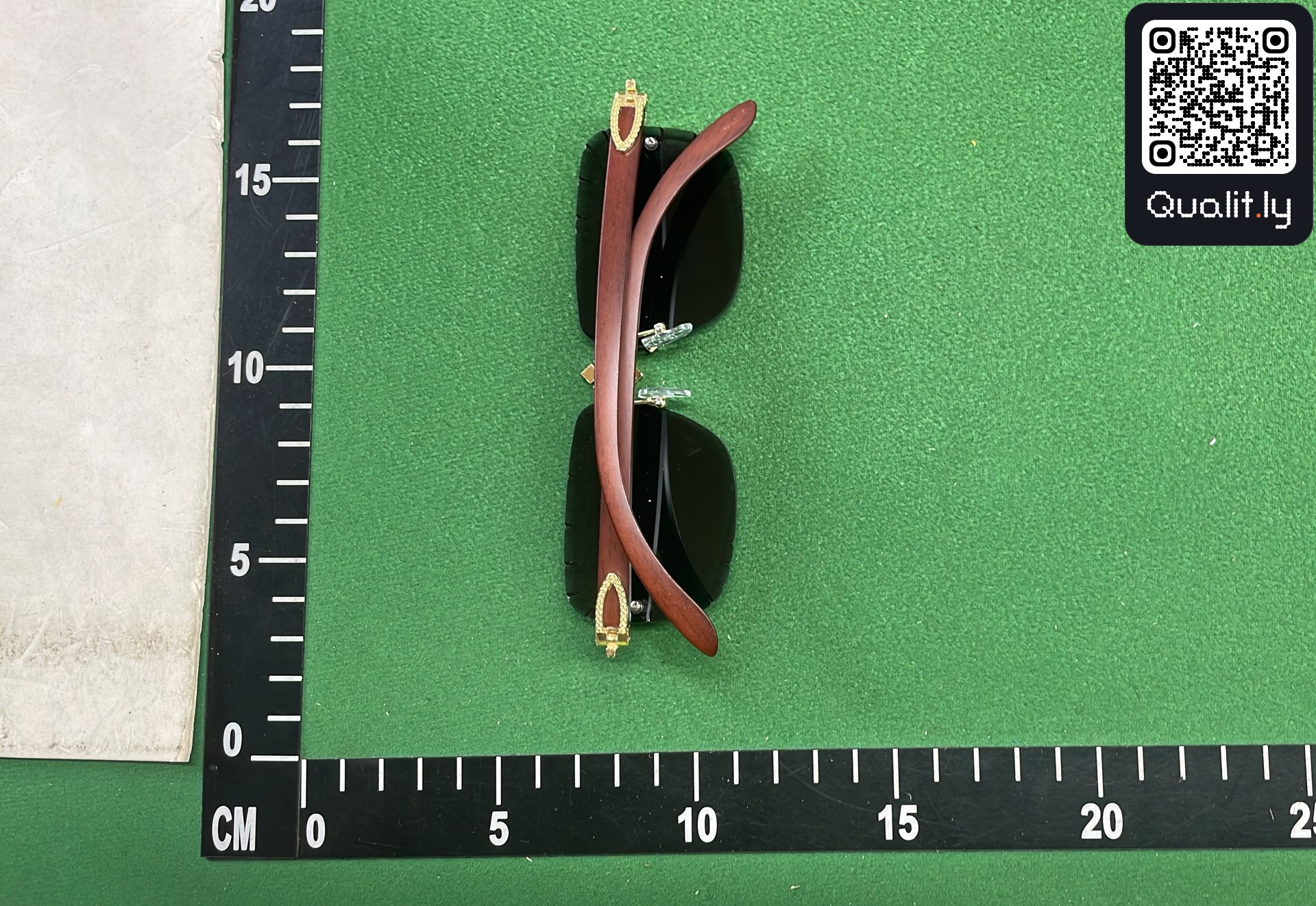 Sunglasses QC photo 2 of 12
