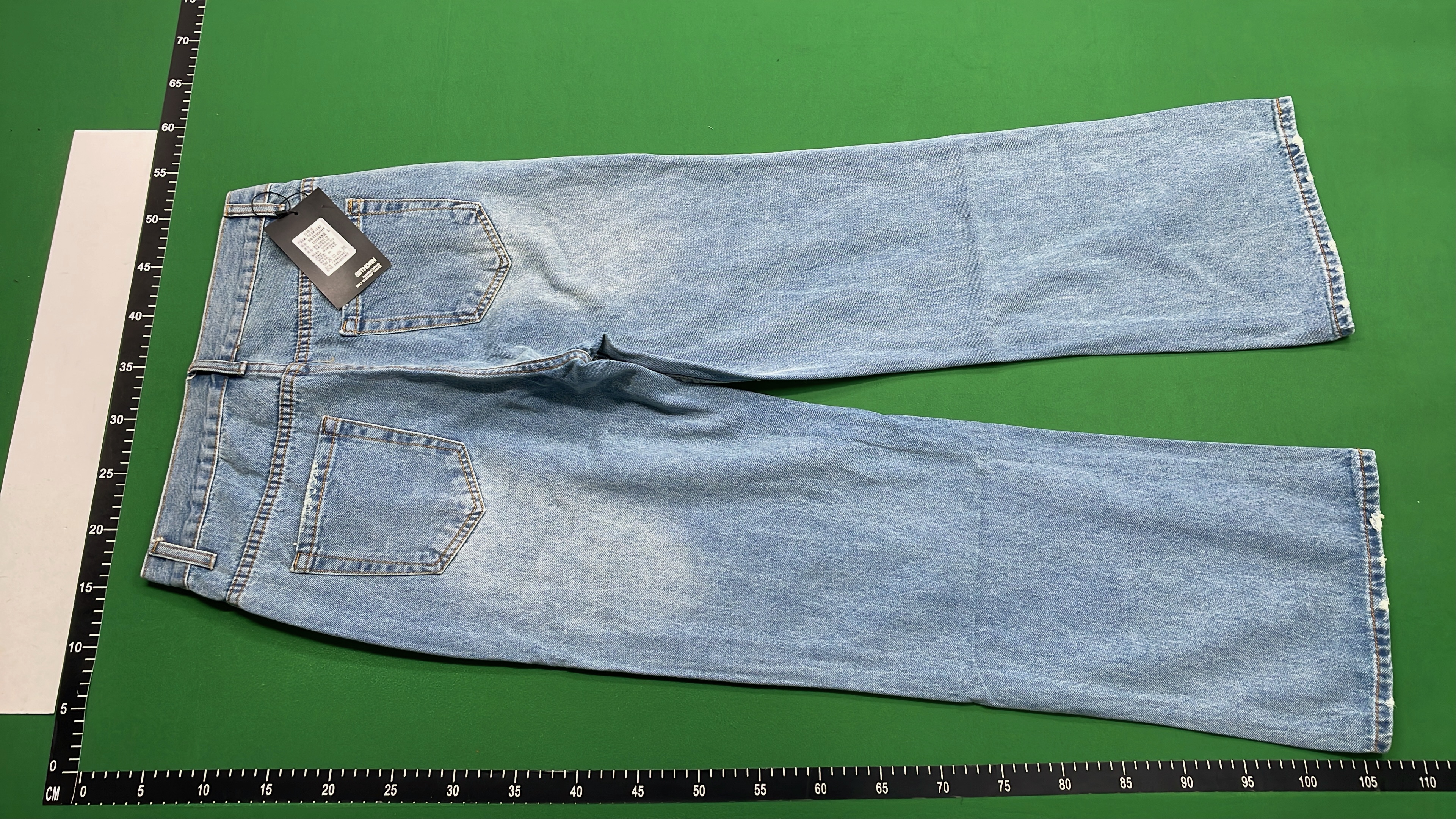 牛仔裤 QC 照片 3 / 8