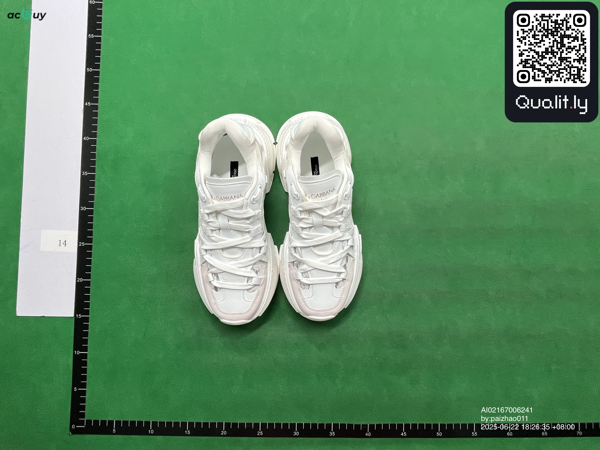 Sneakers QC photo 1 of 6