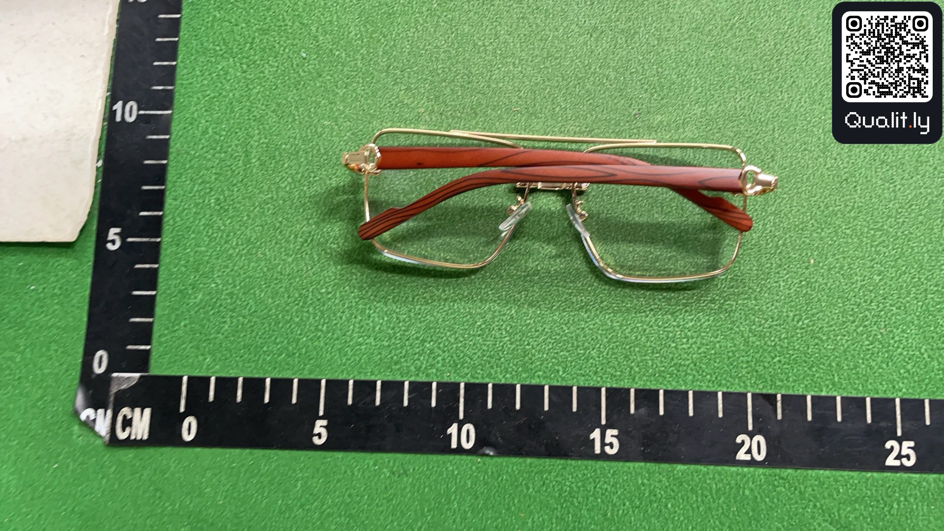 Sunglasses QC photo 2 of 9