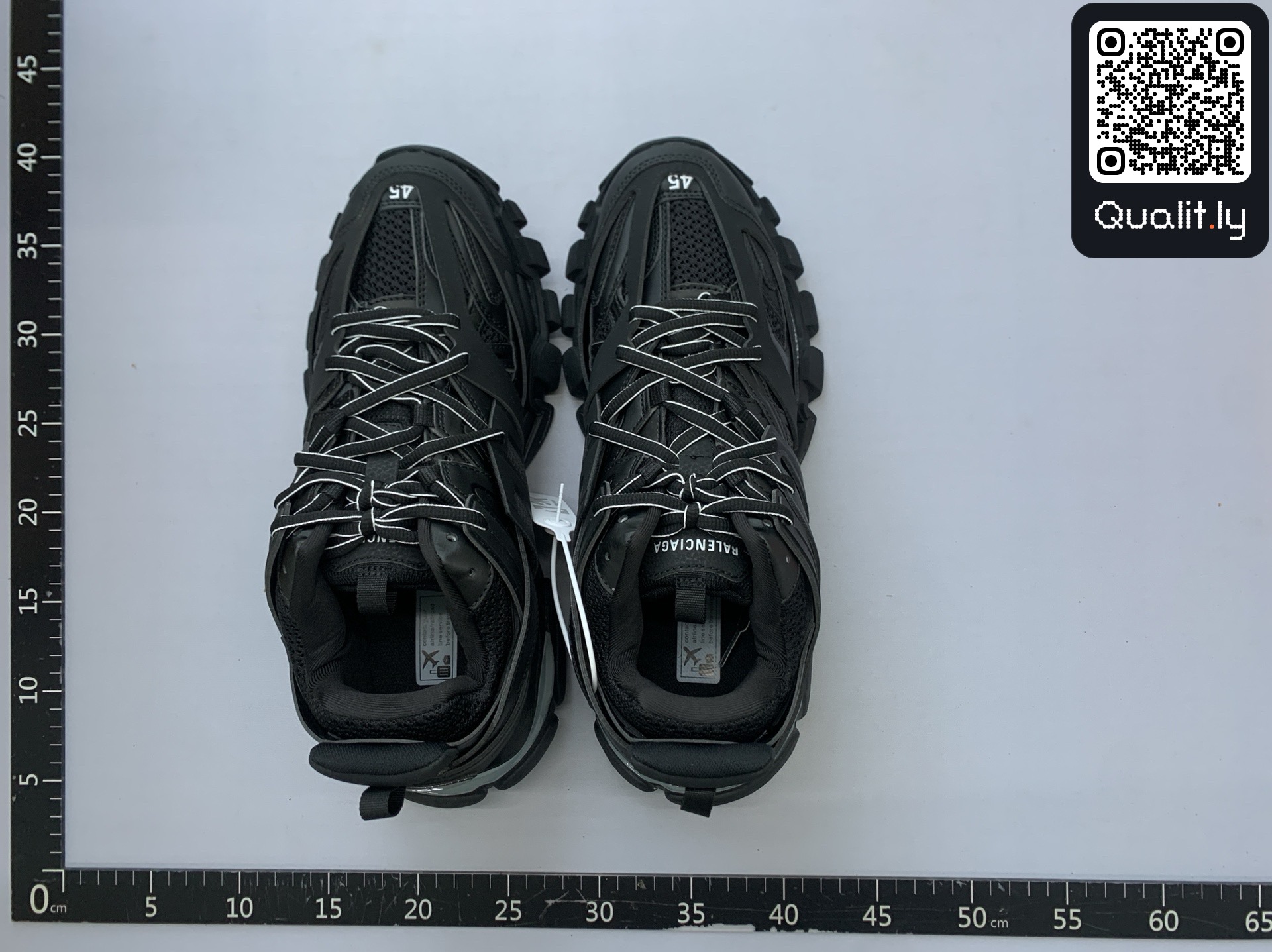Sneakers QC photo 2 of 445