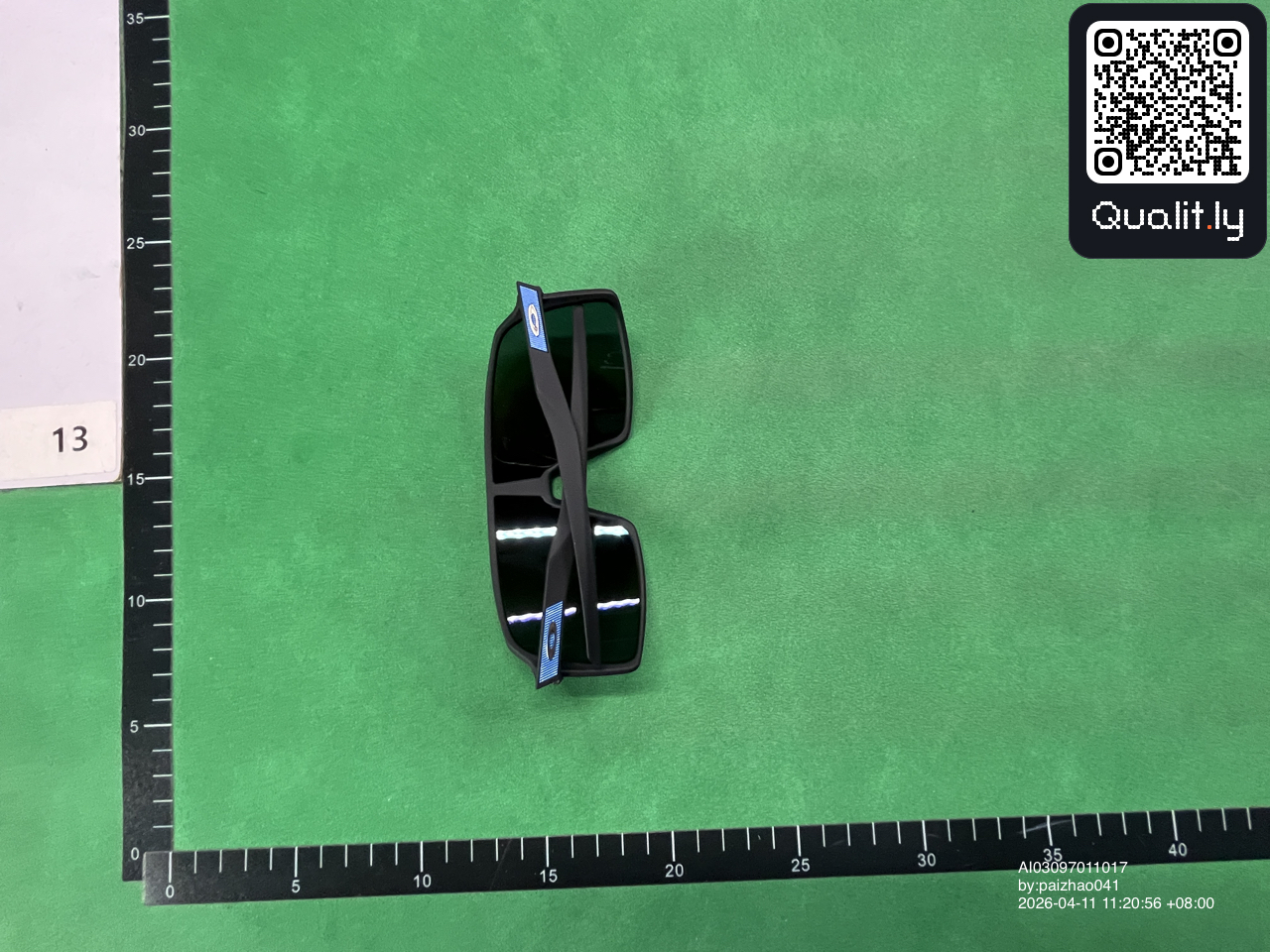 Okulary przeciwsłoneczne — zdjęcie QC 2 z 3