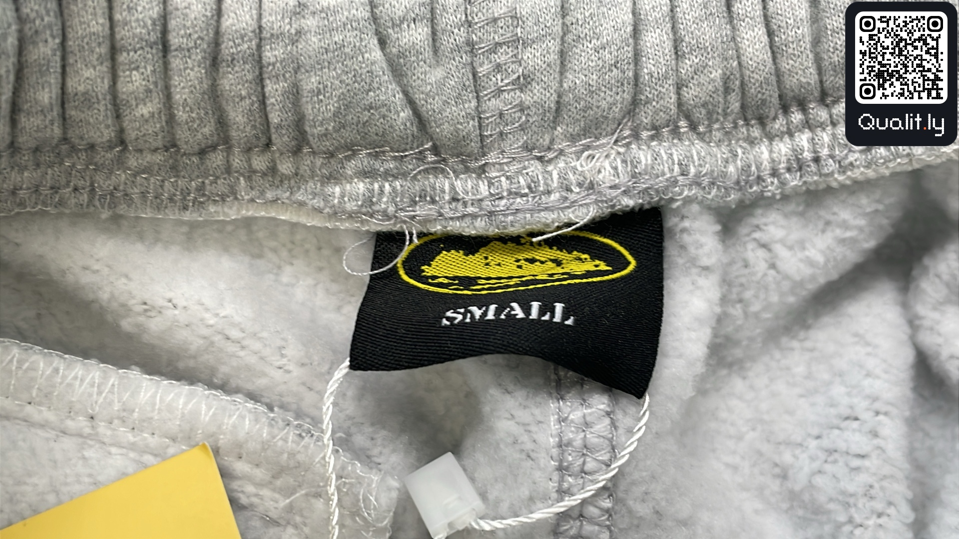 Short — photo QC 1 sur 142