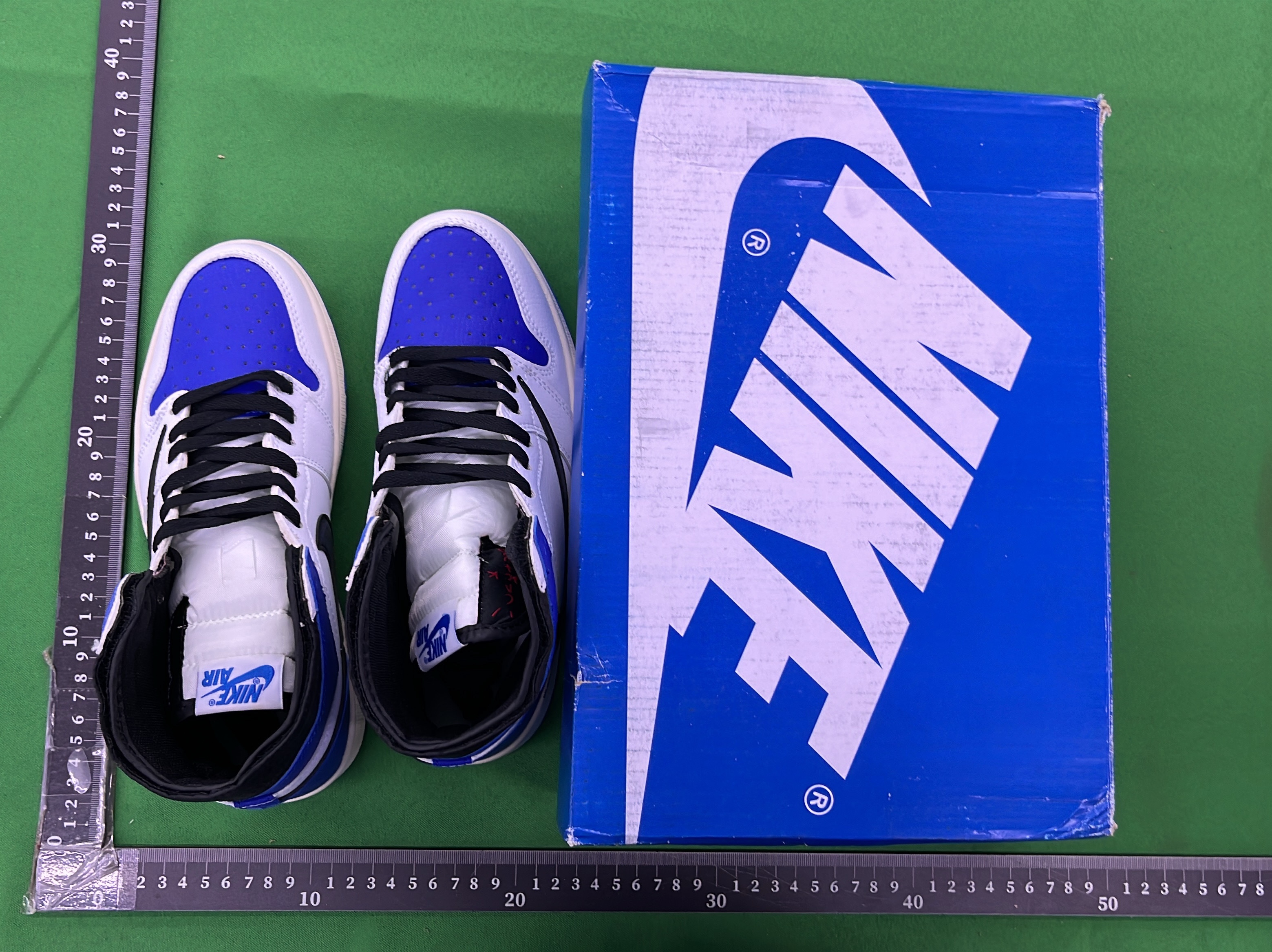 Sneaker — QC-Foto 1 von 6