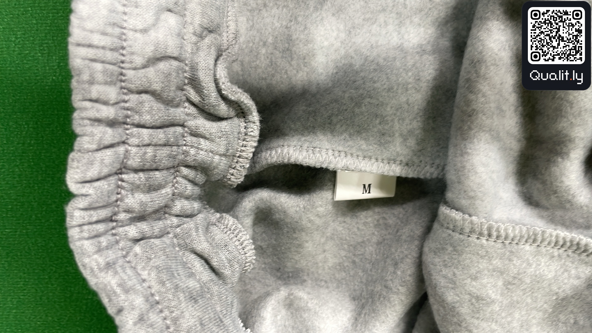Hoodie — QC-Foto 1 von 9