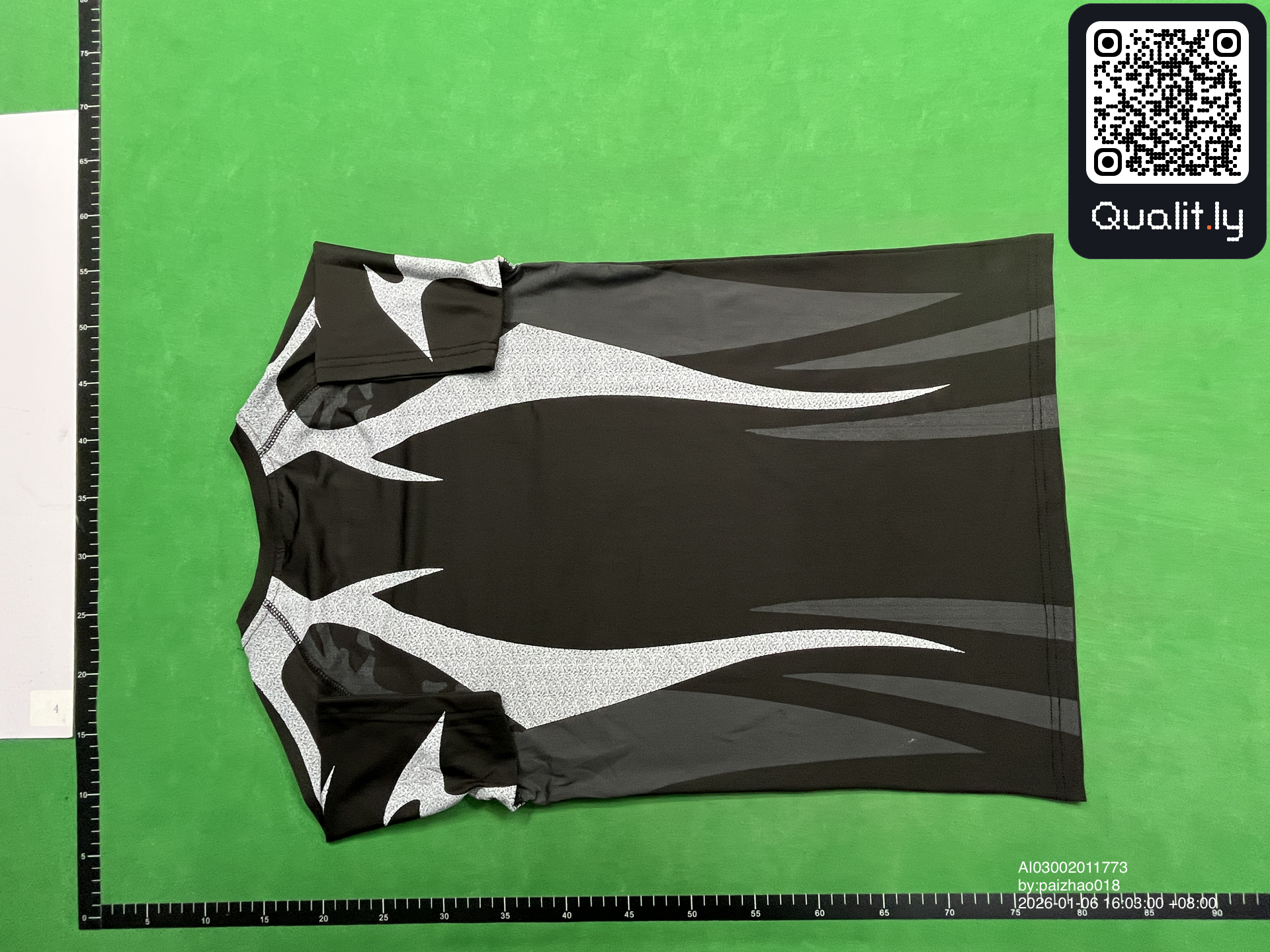 T-shirt — photo QC 2 sur 4