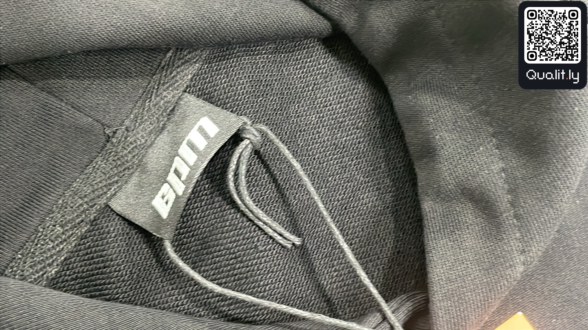 Hoodie — QC-Foto 1 von 4