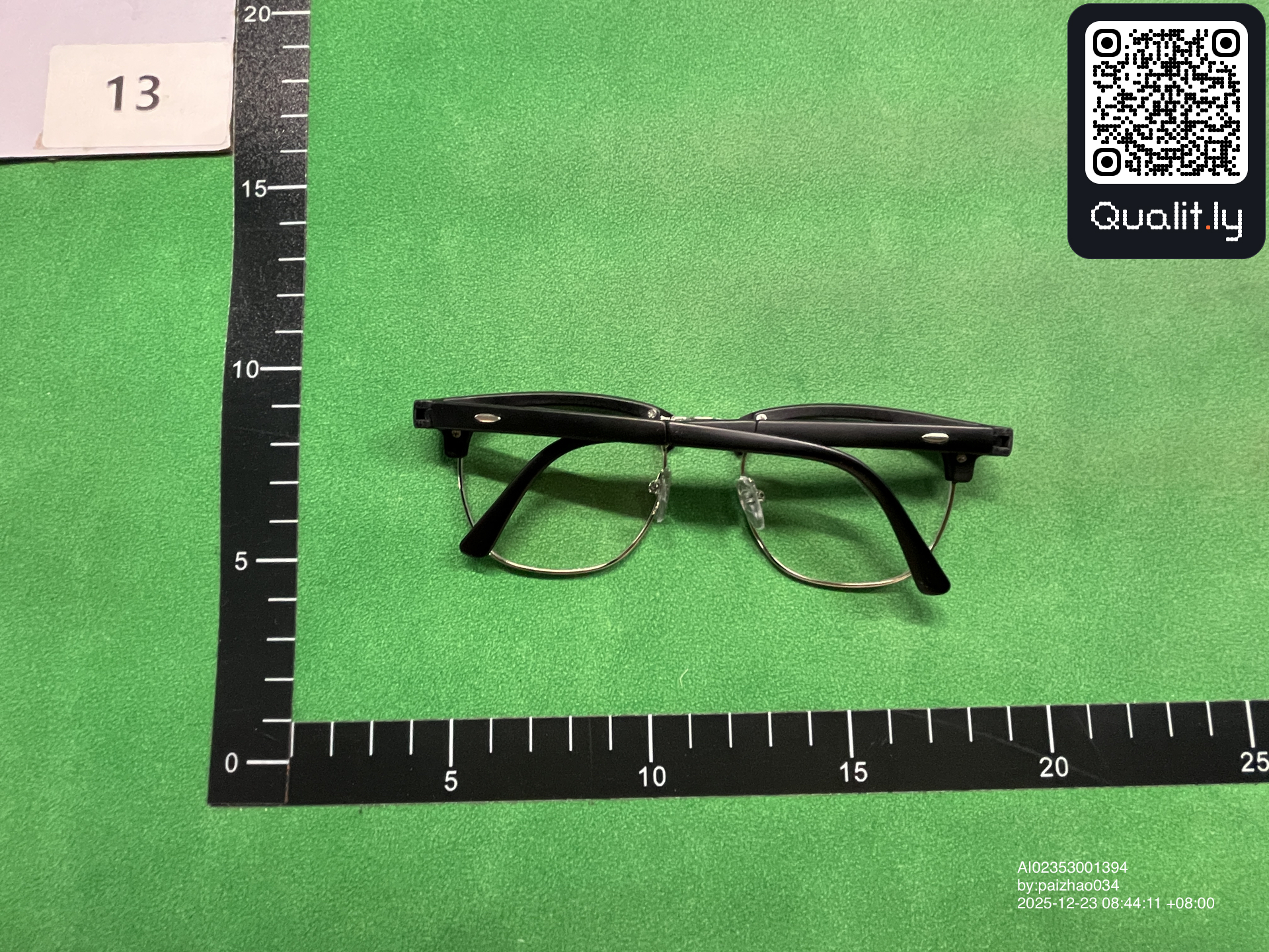 Sunglasses QC photo 2 of 23