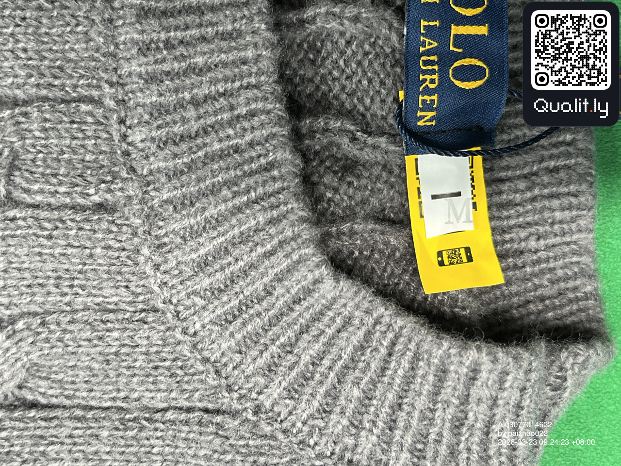 Pull — photo QC 1 sur 126
