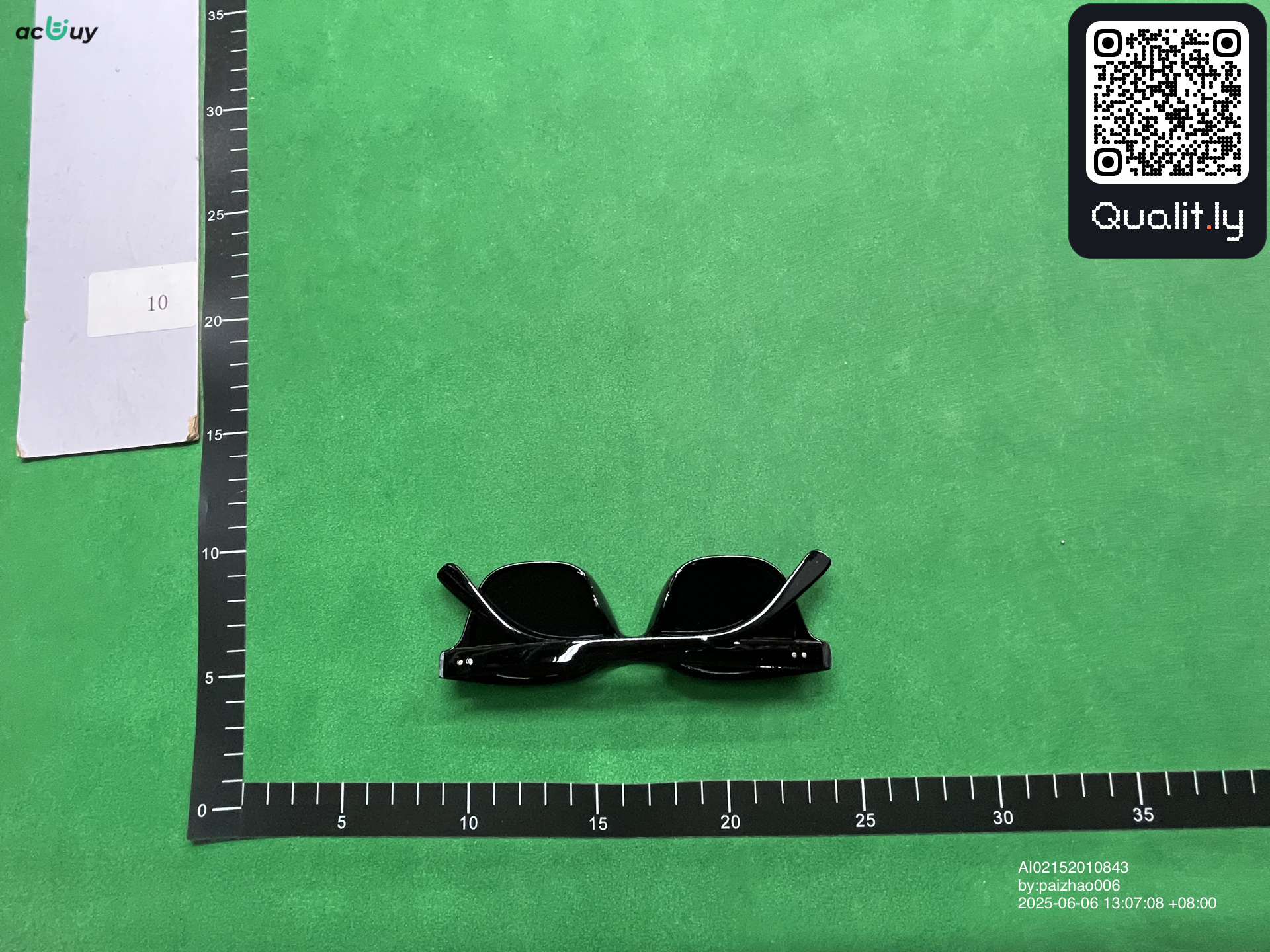 Sunglasses QC photo 2 of 6