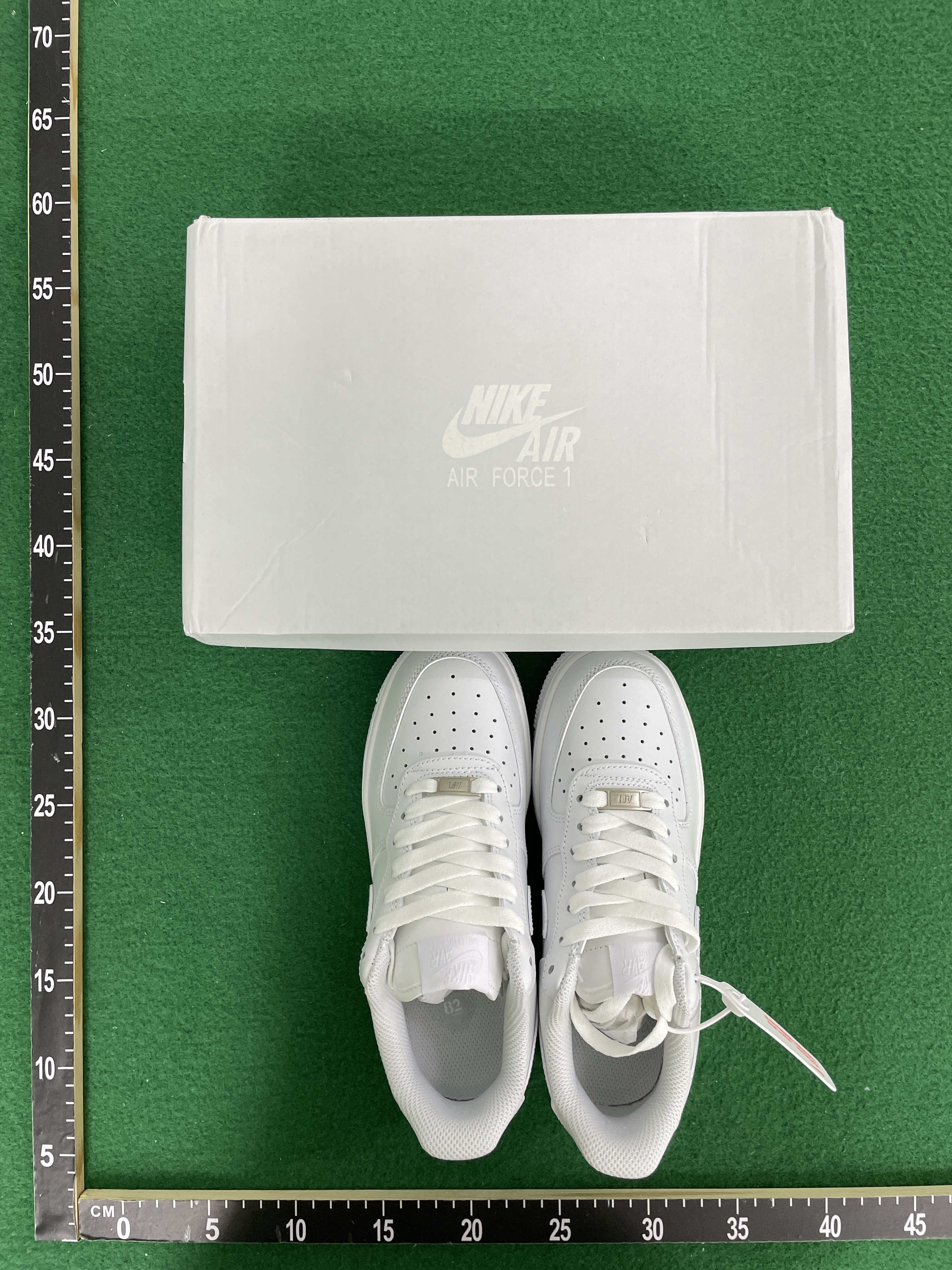 Sneakers QC photo 2 of 25