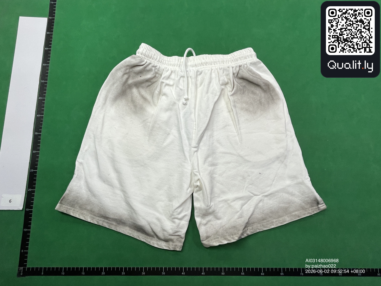 Pantaloncini — foto QC 2 di 30