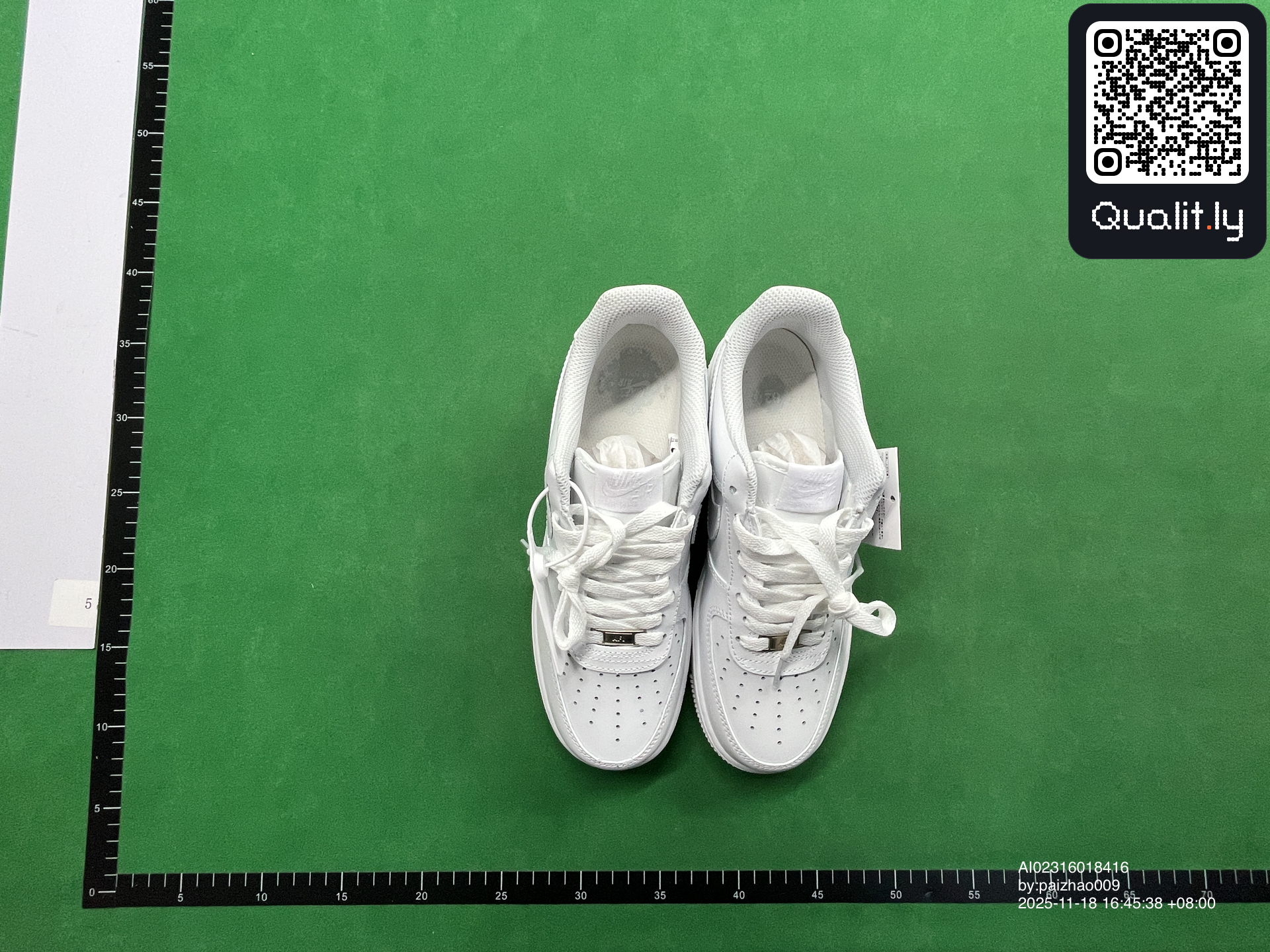 Sneakers QC photo 1 of 6