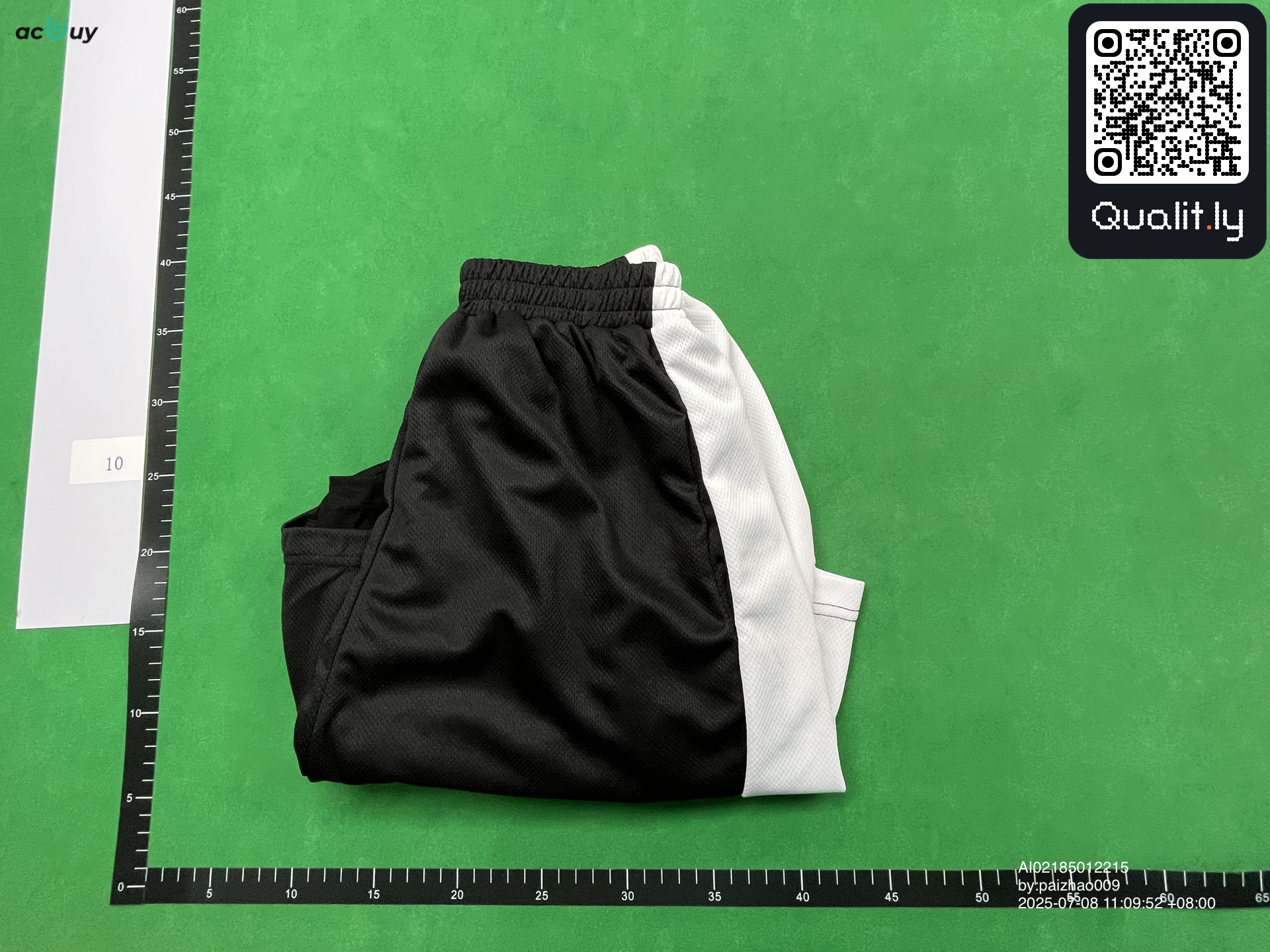 Pantaloncini — foto QC 1 di 4