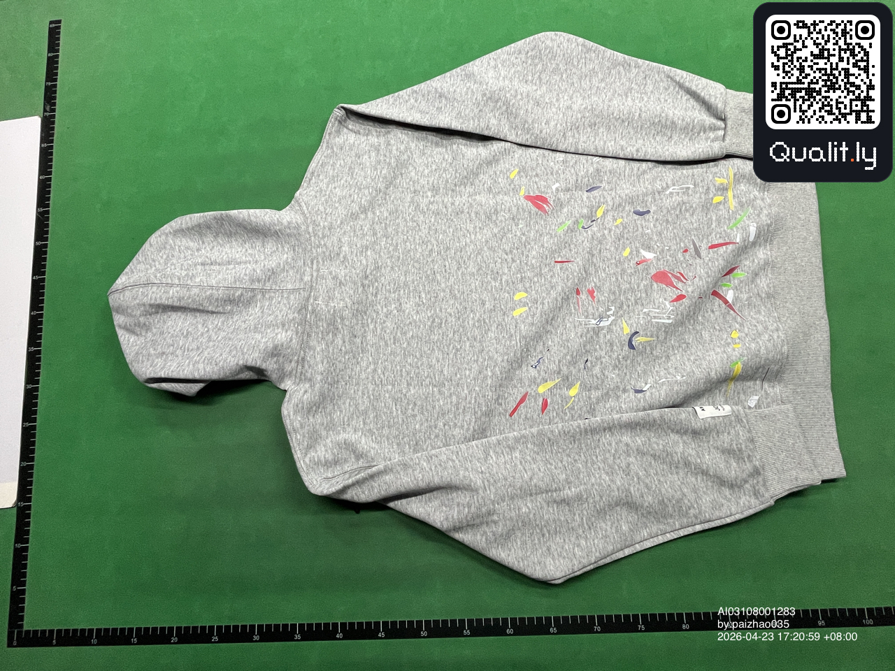 Hoodie — QC-Foto 2 von 24