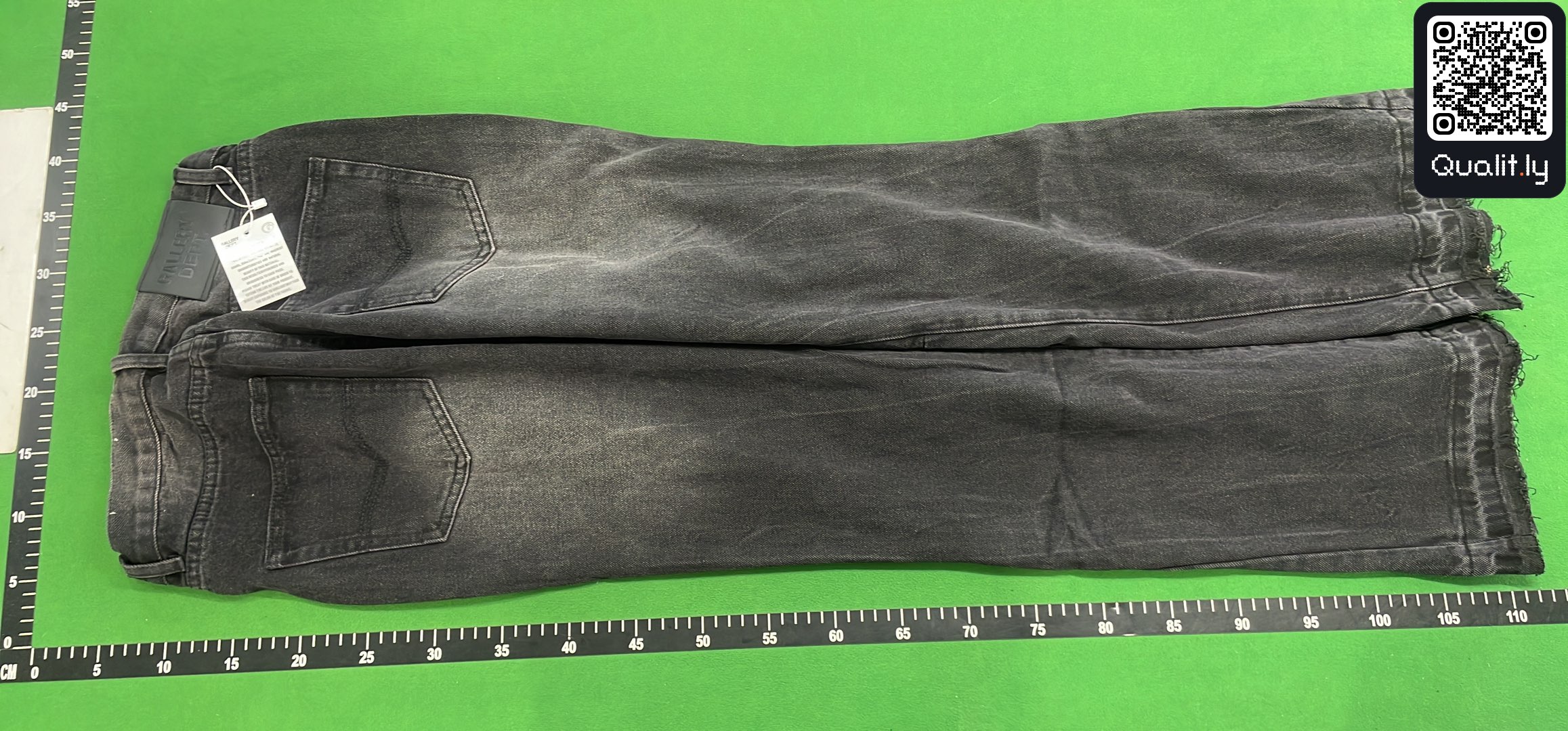 Jean — photo QC 3 sur 149