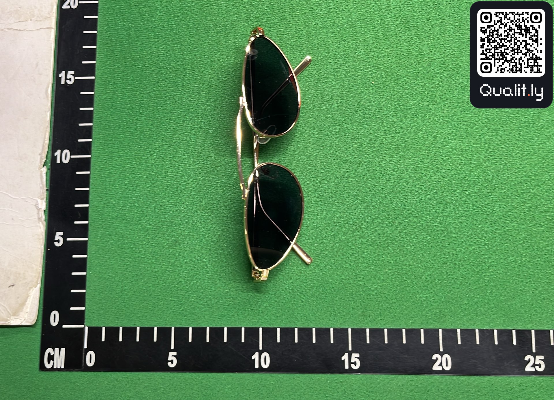 Occhiali da sole — foto QC 3 di 3