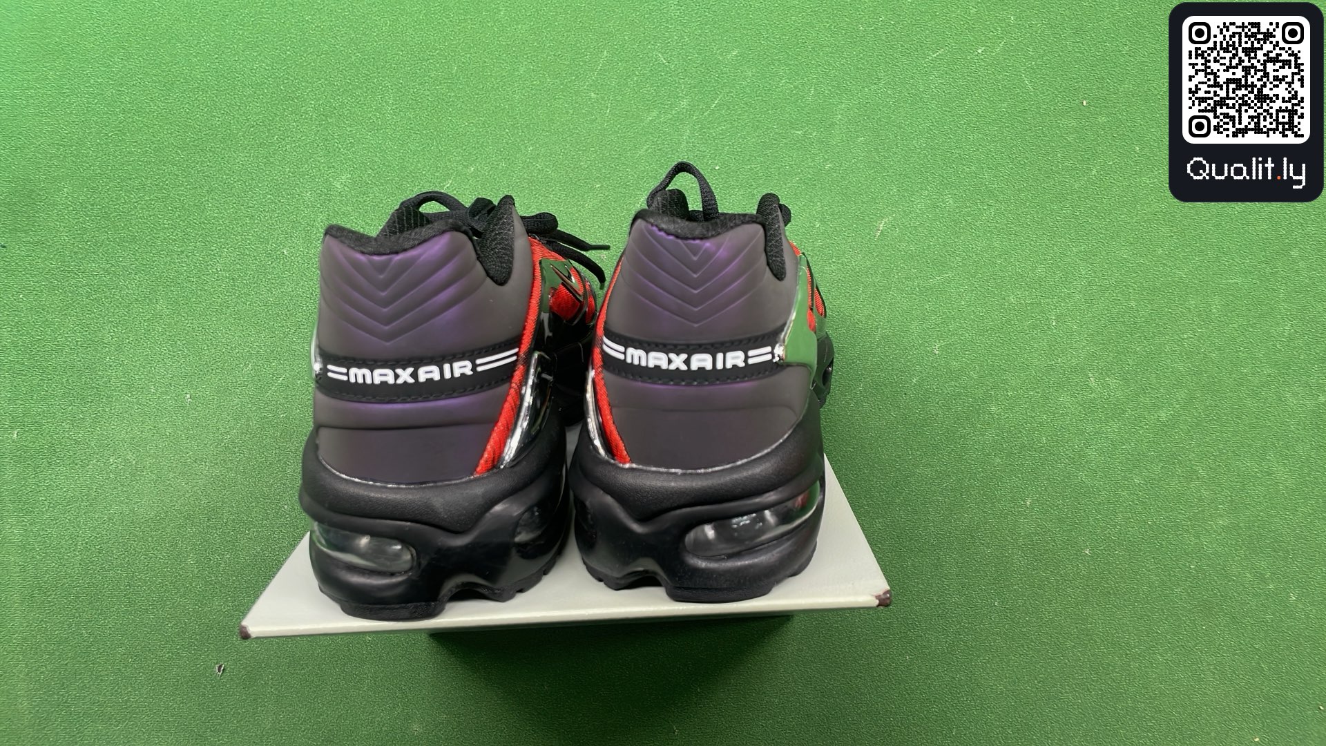 Sneakers QC photo 3 of 202