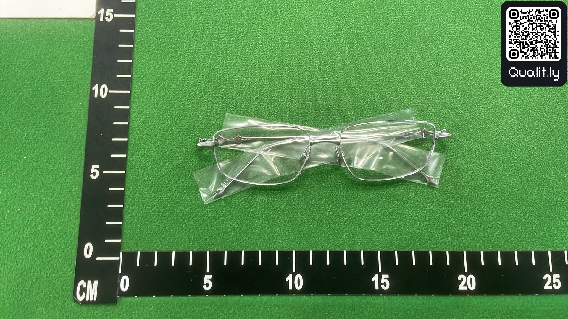 Sunglasses QC photo 1 of 3