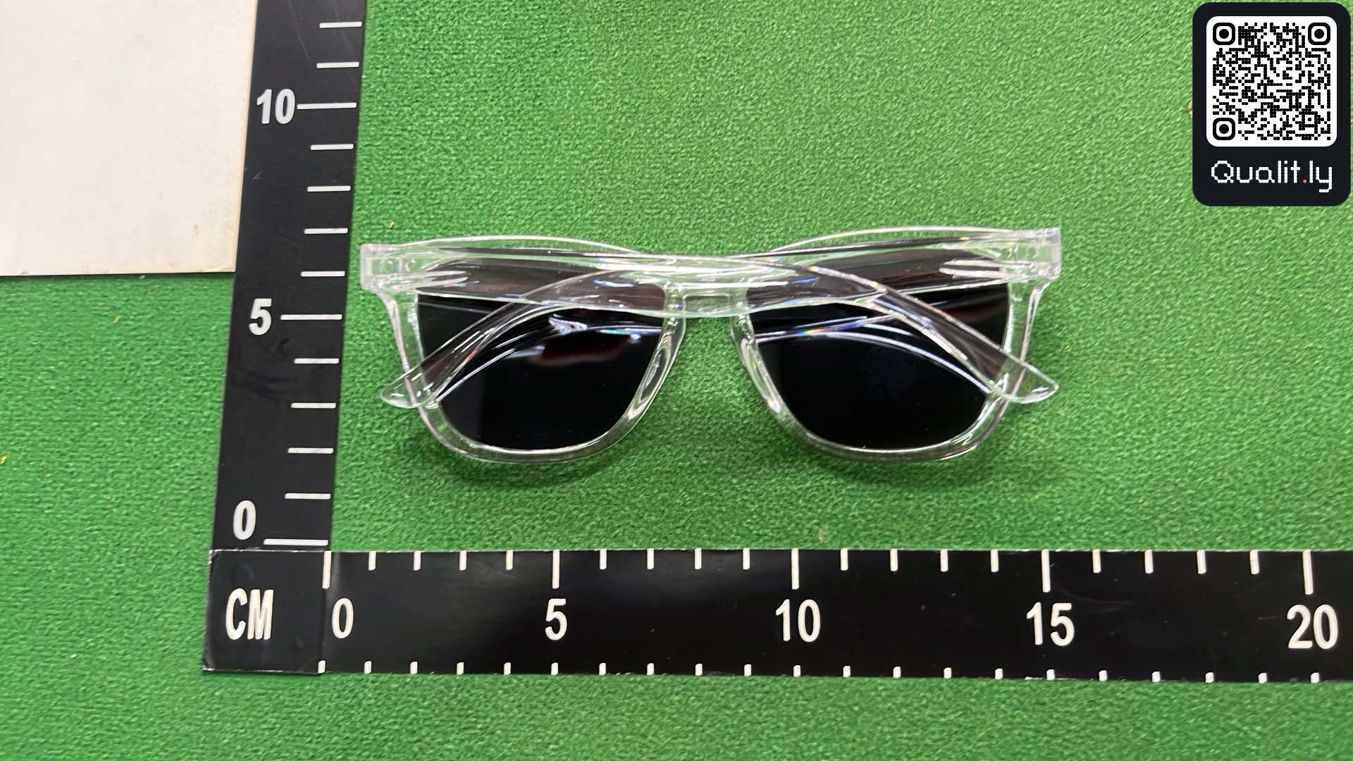 Sonnenbrille — QC-Foto 2 von 3