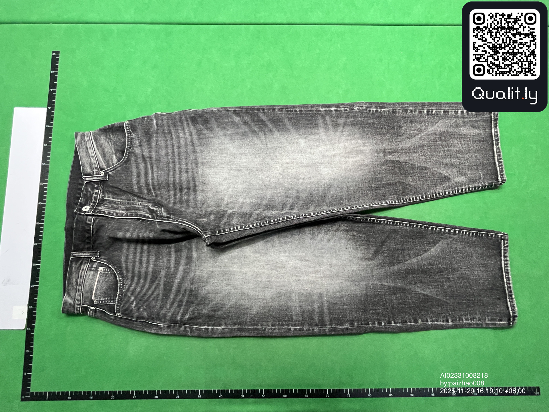 Jeansy — zdjęcie QC 3 z 4