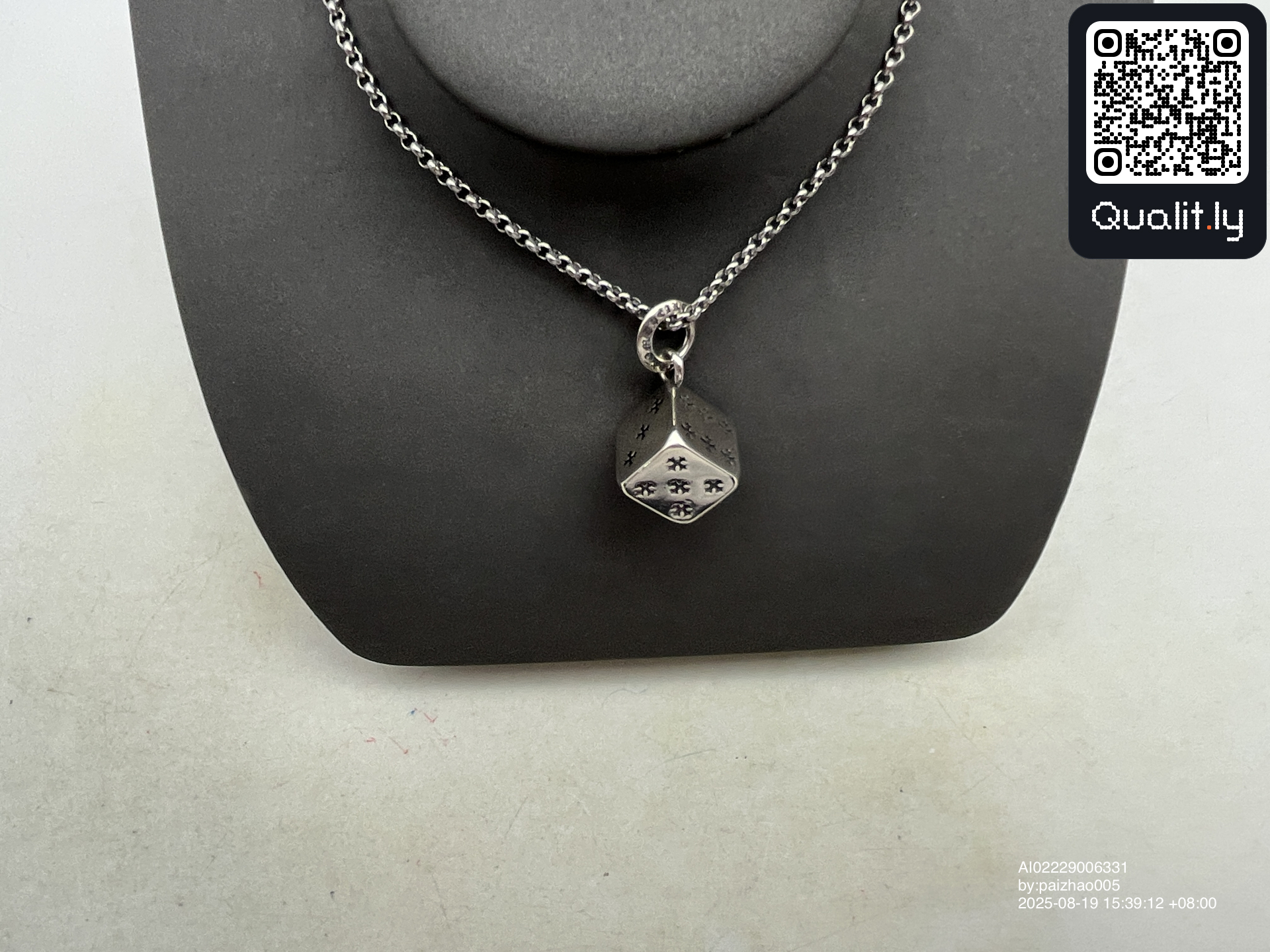 Sieraad — QC-foto 2 van 9