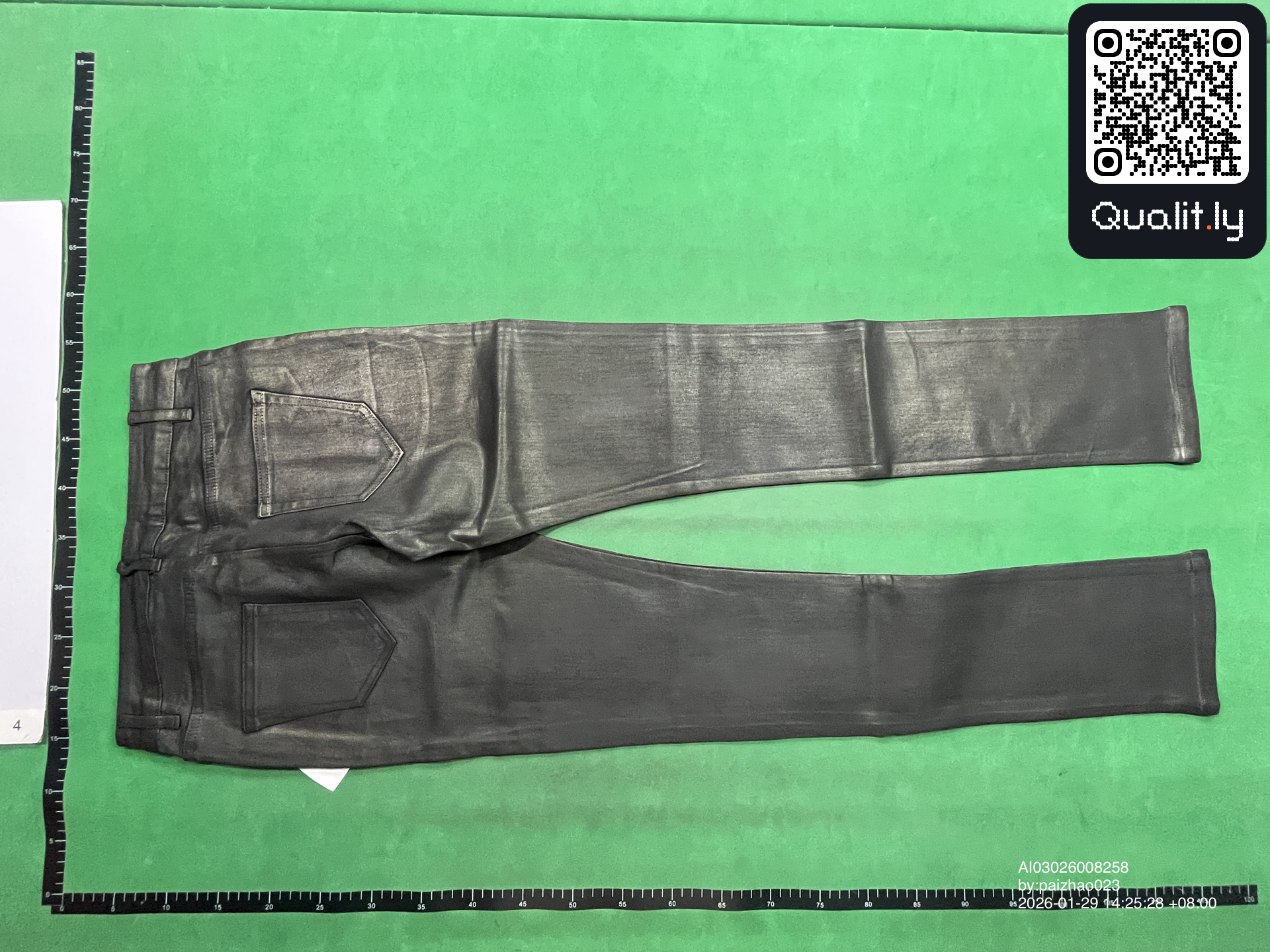 牛仔裤 QC 照片 2 / 4