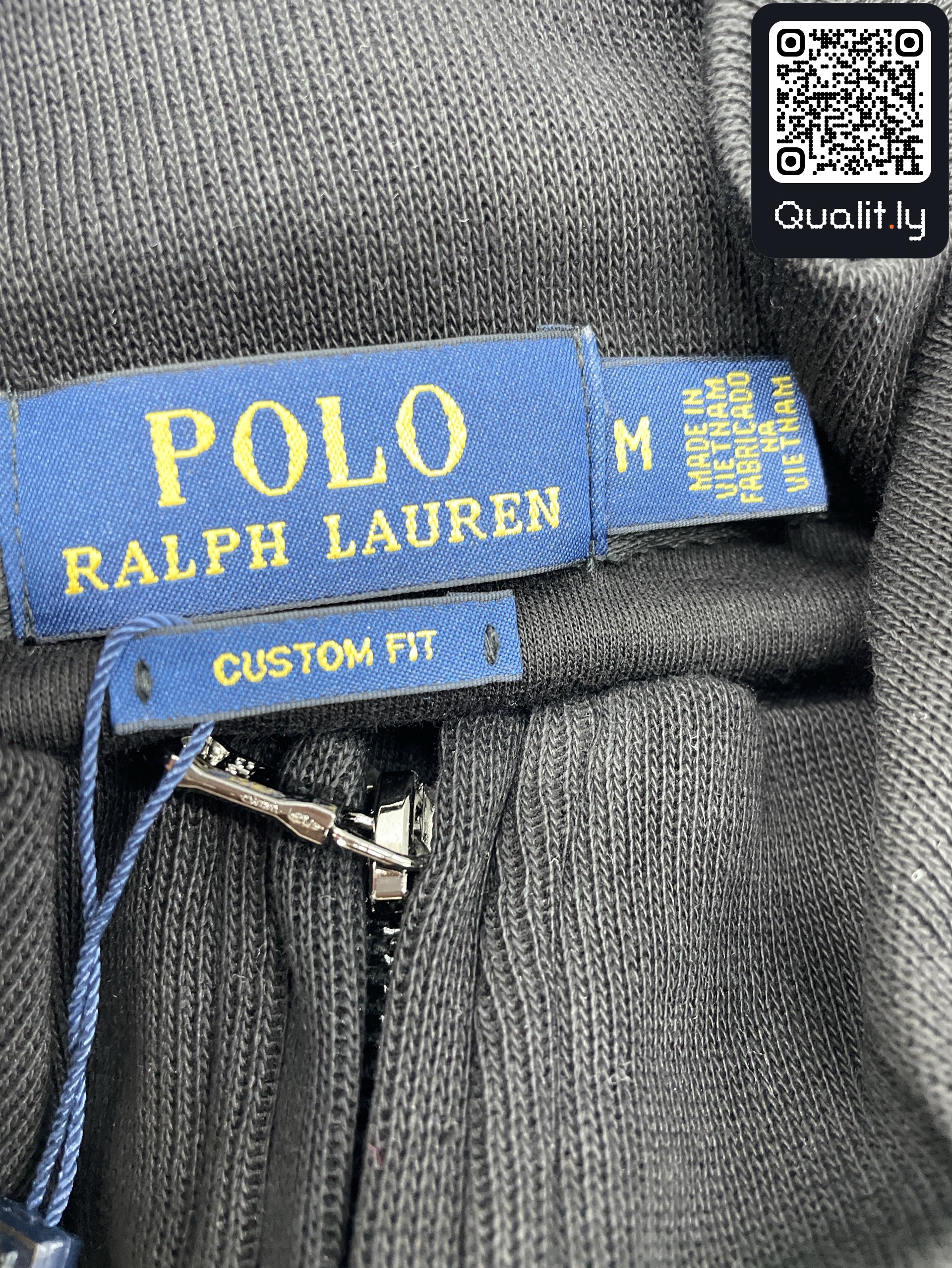 Pull — photo QC 1 sur 4