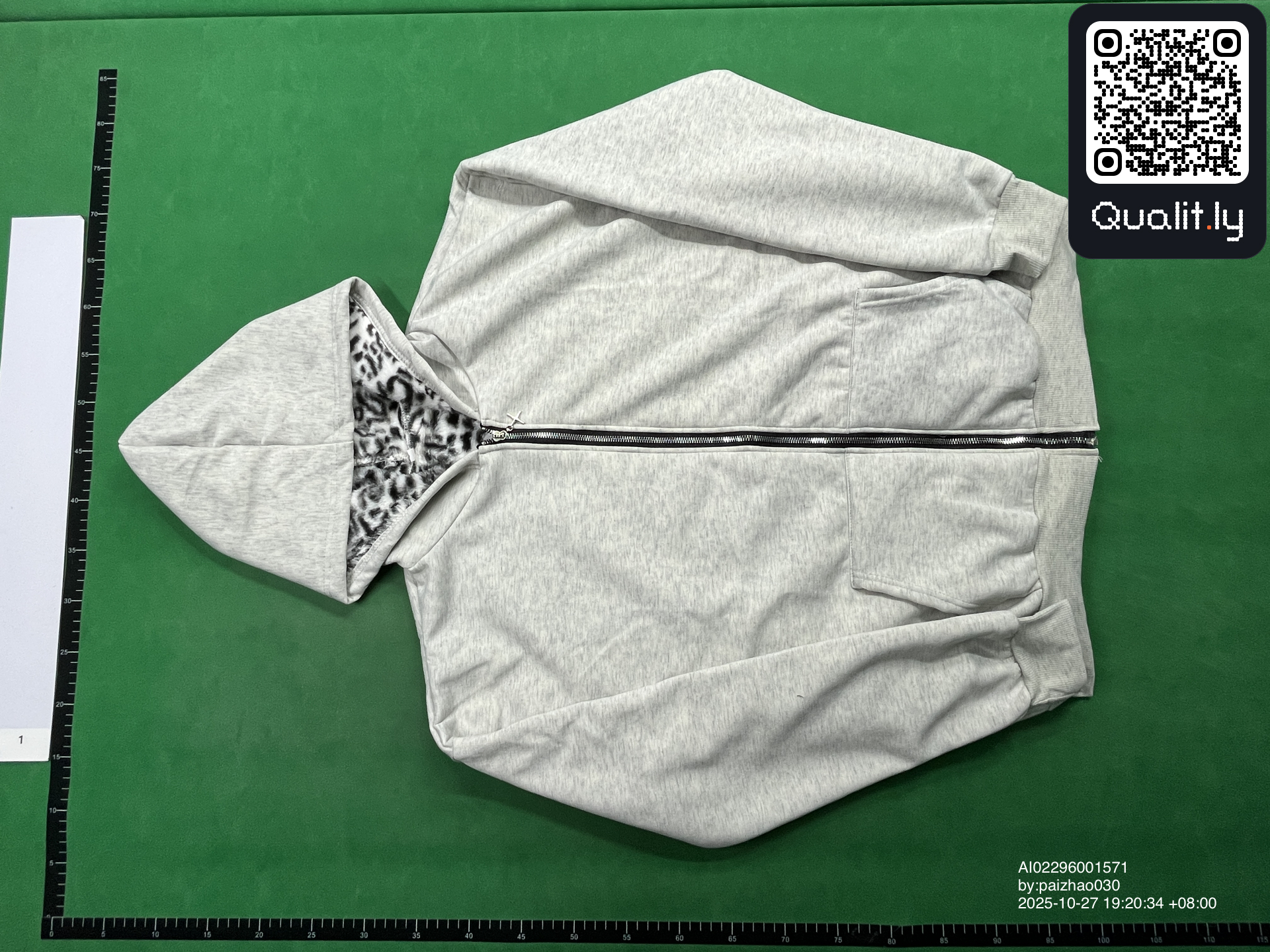 Hoodie — QC-foto 2 van 30