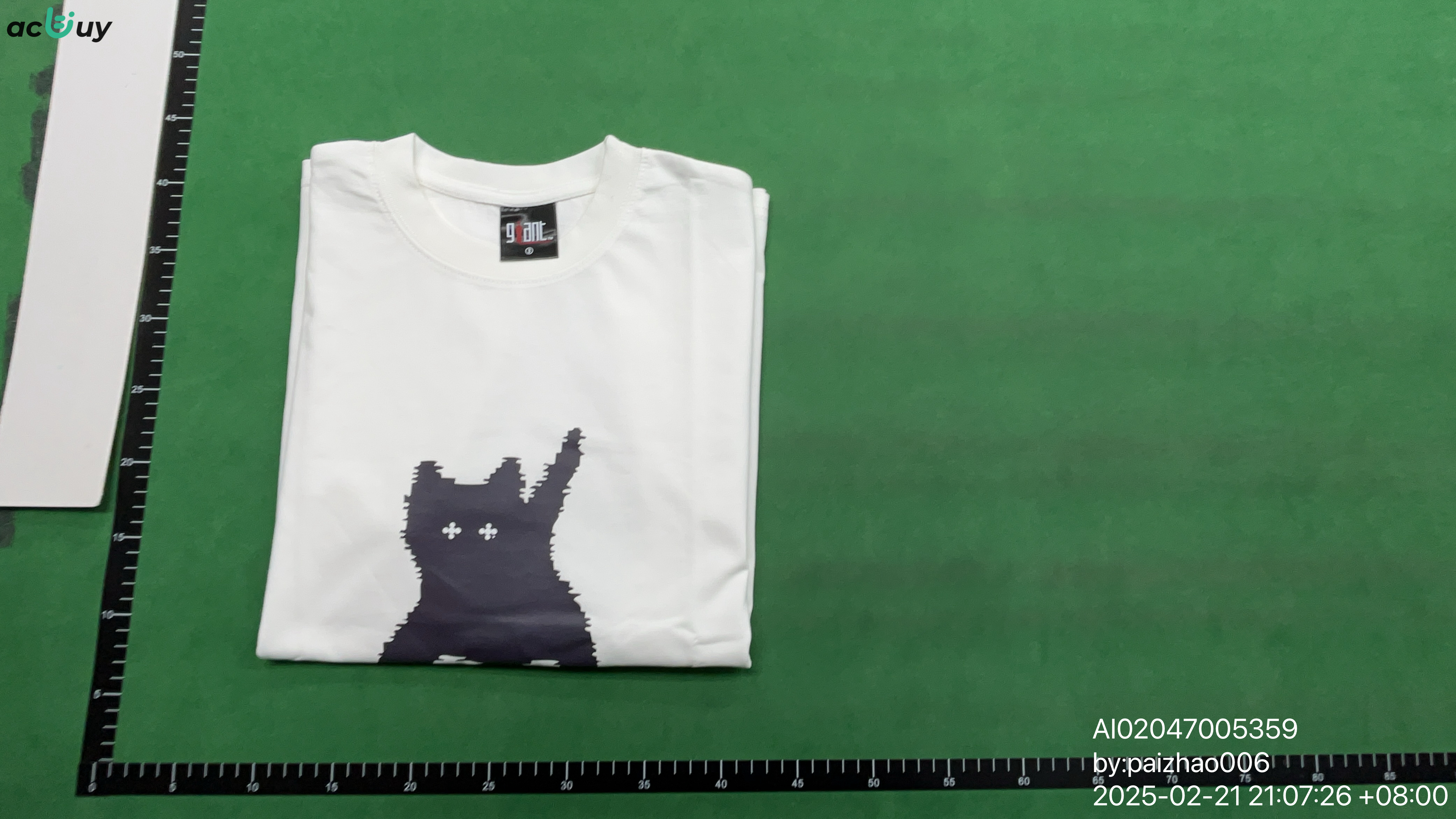 Tricou — fotografie QC 1 din 4