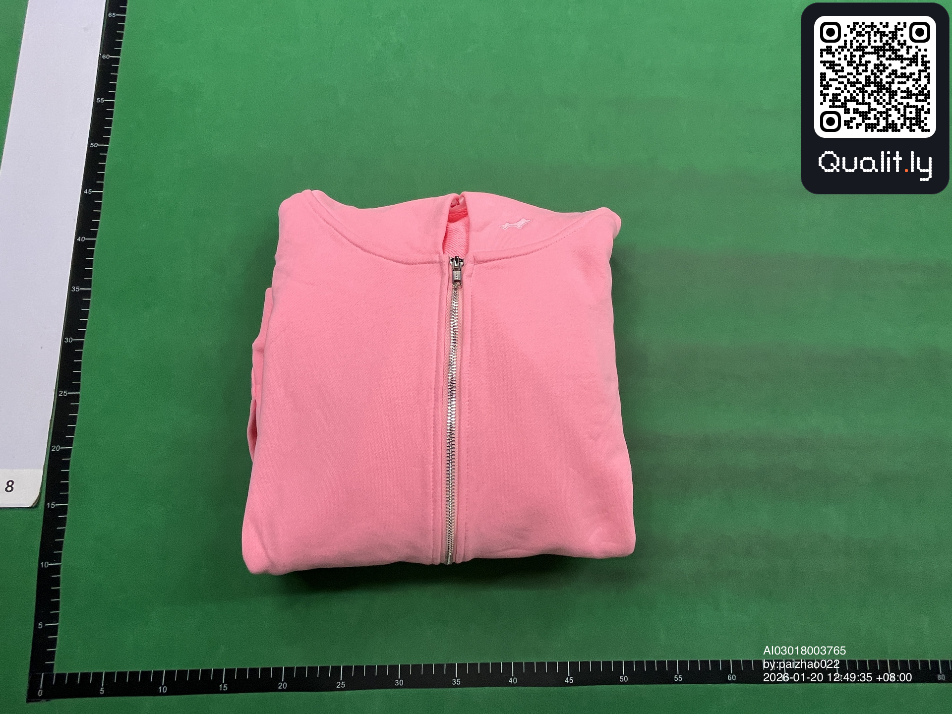 Sweat à capuche — photo QC 1 sur 4