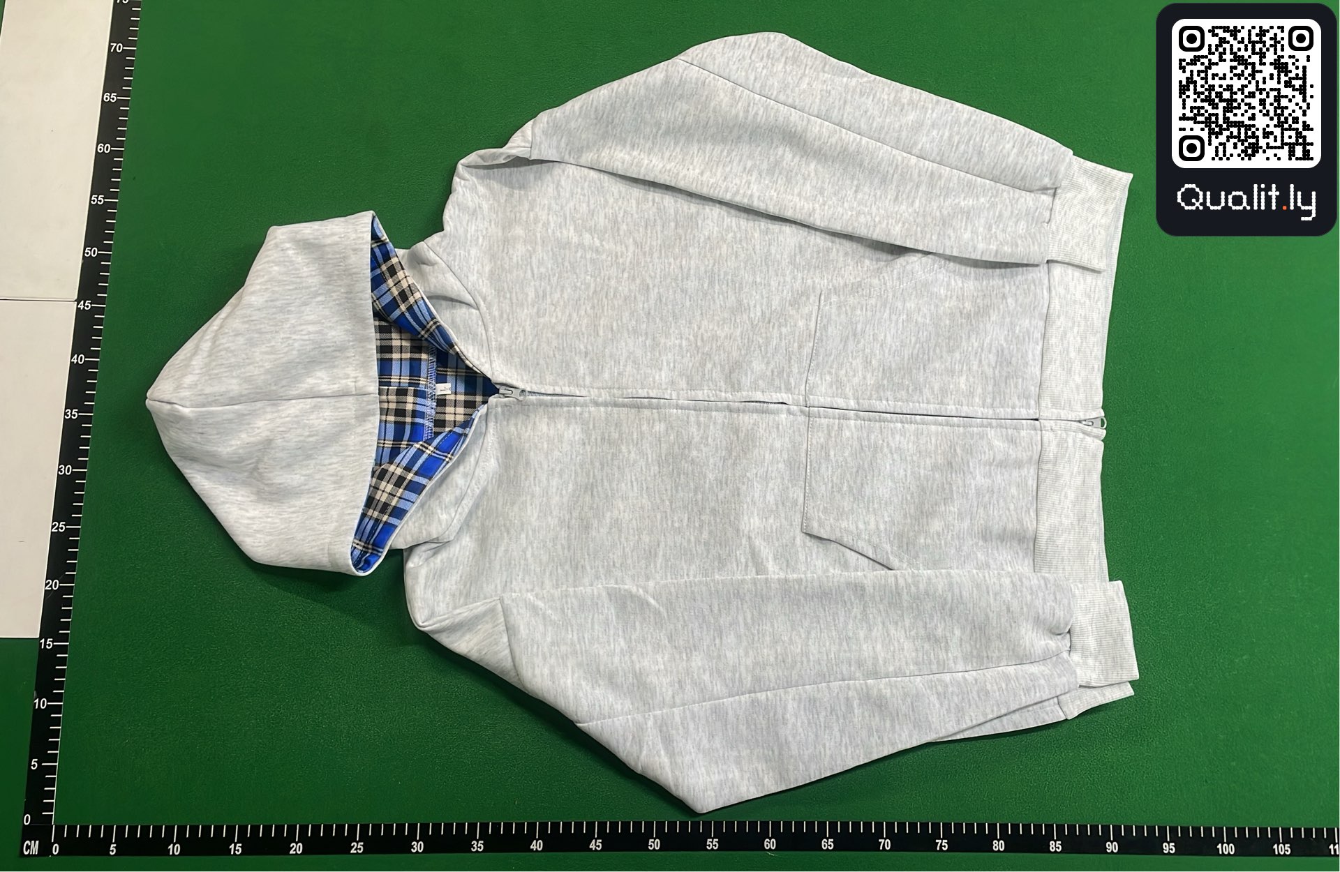 Sweat à capuche — photo QC 2 sur 4