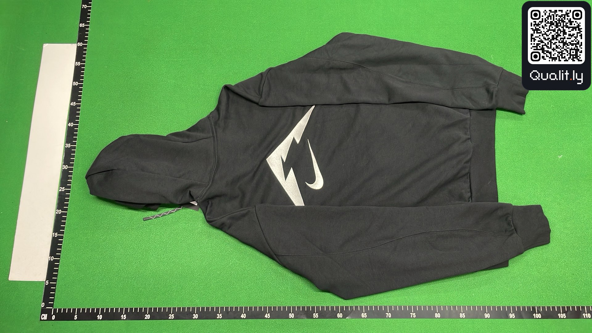 Hoodie QC photo 3 of 8