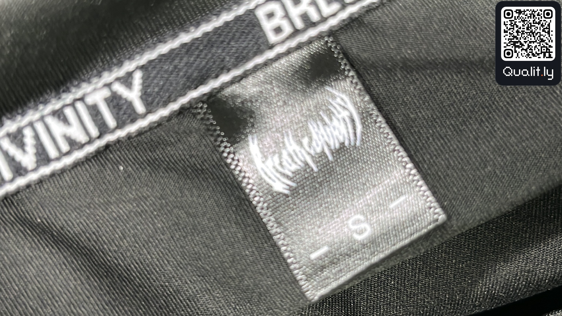 T-shirt — foto QC 1 di 12