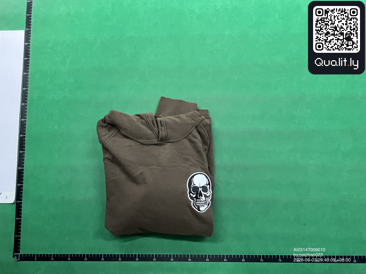 Hoodie — QC-Foto 1 von 10