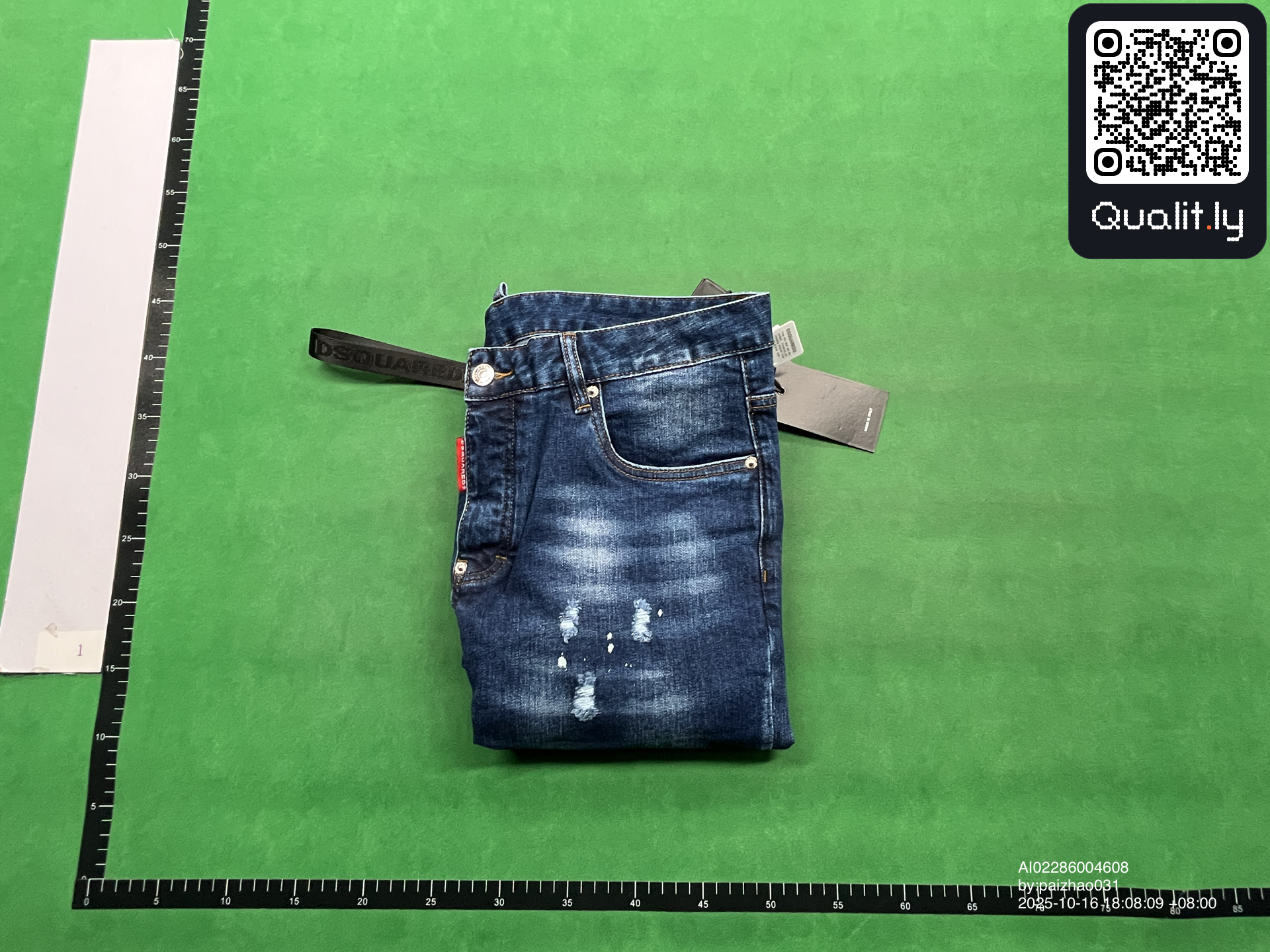 牛仔裤 QC 照片 1 / 8