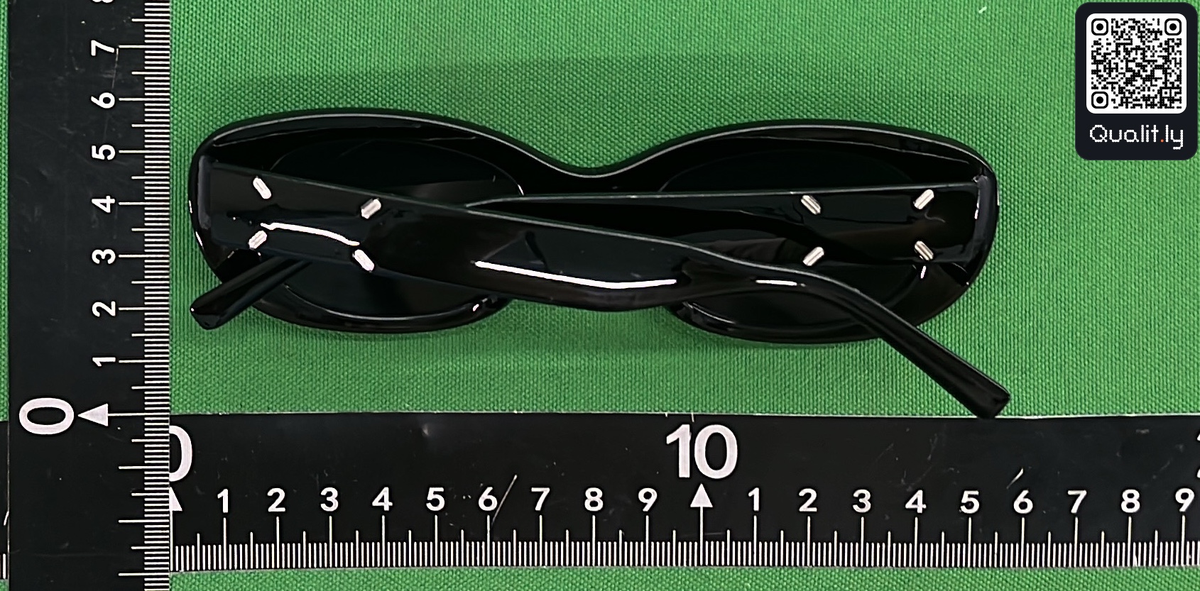Sunglasses QC photo 1 of 4