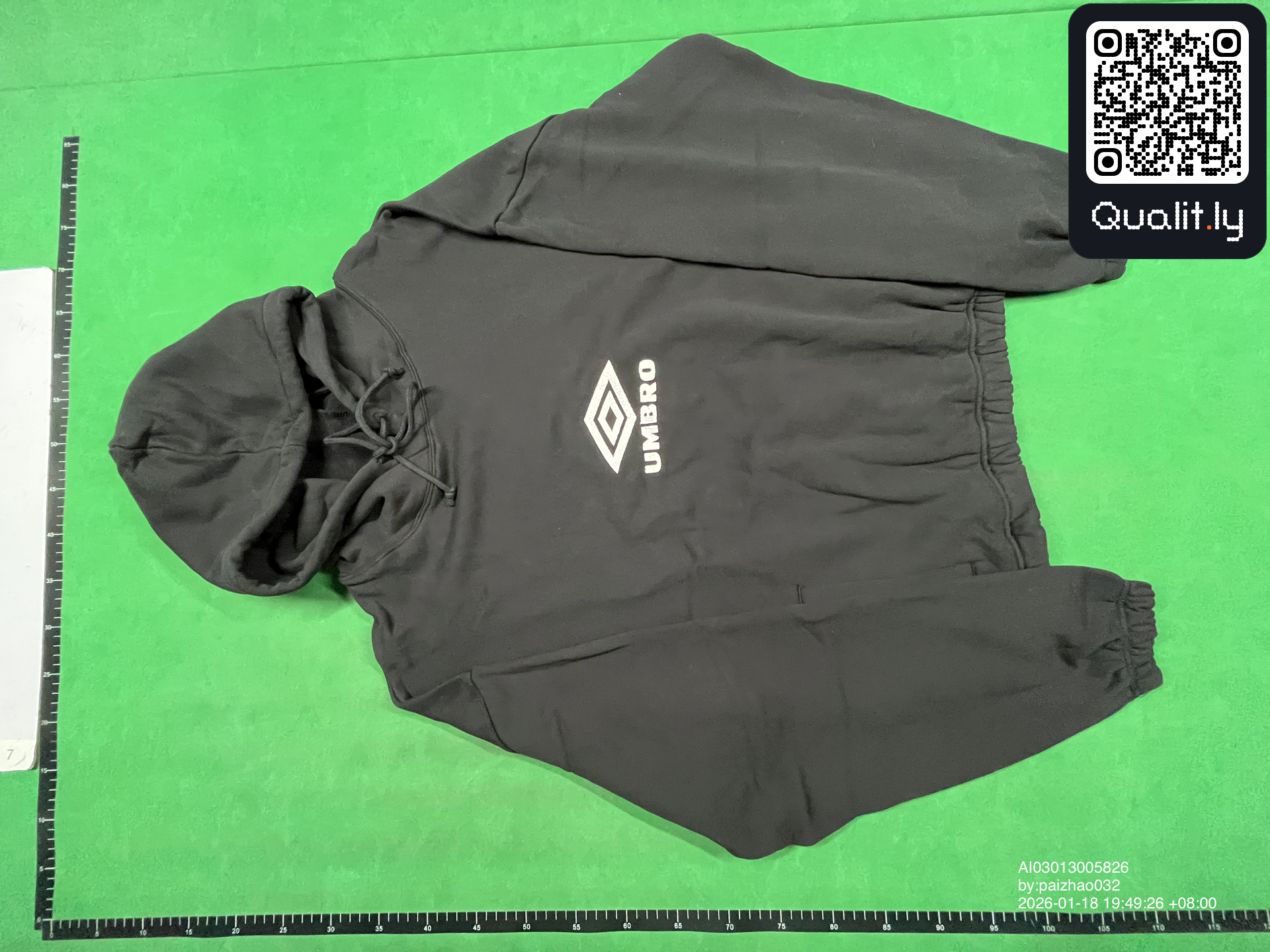 Hoodie QC photo 3 of 18