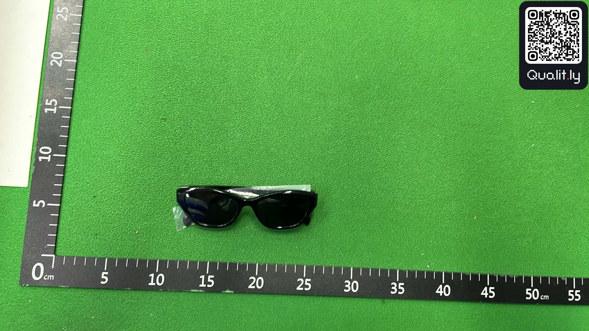 Sunglasses QC photo 1 of 3