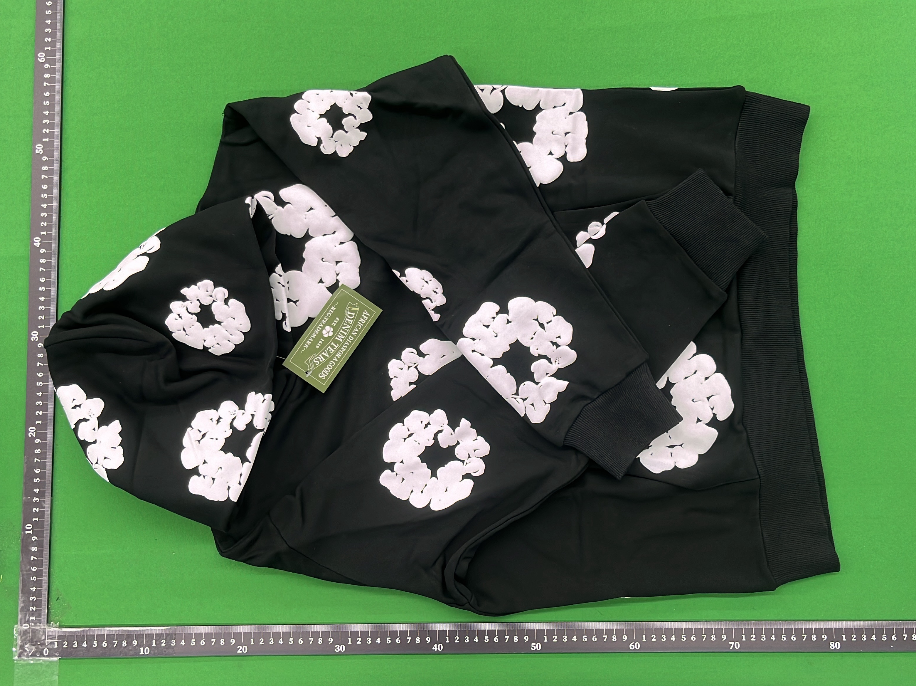 Hoodie QC photo 2 of 24