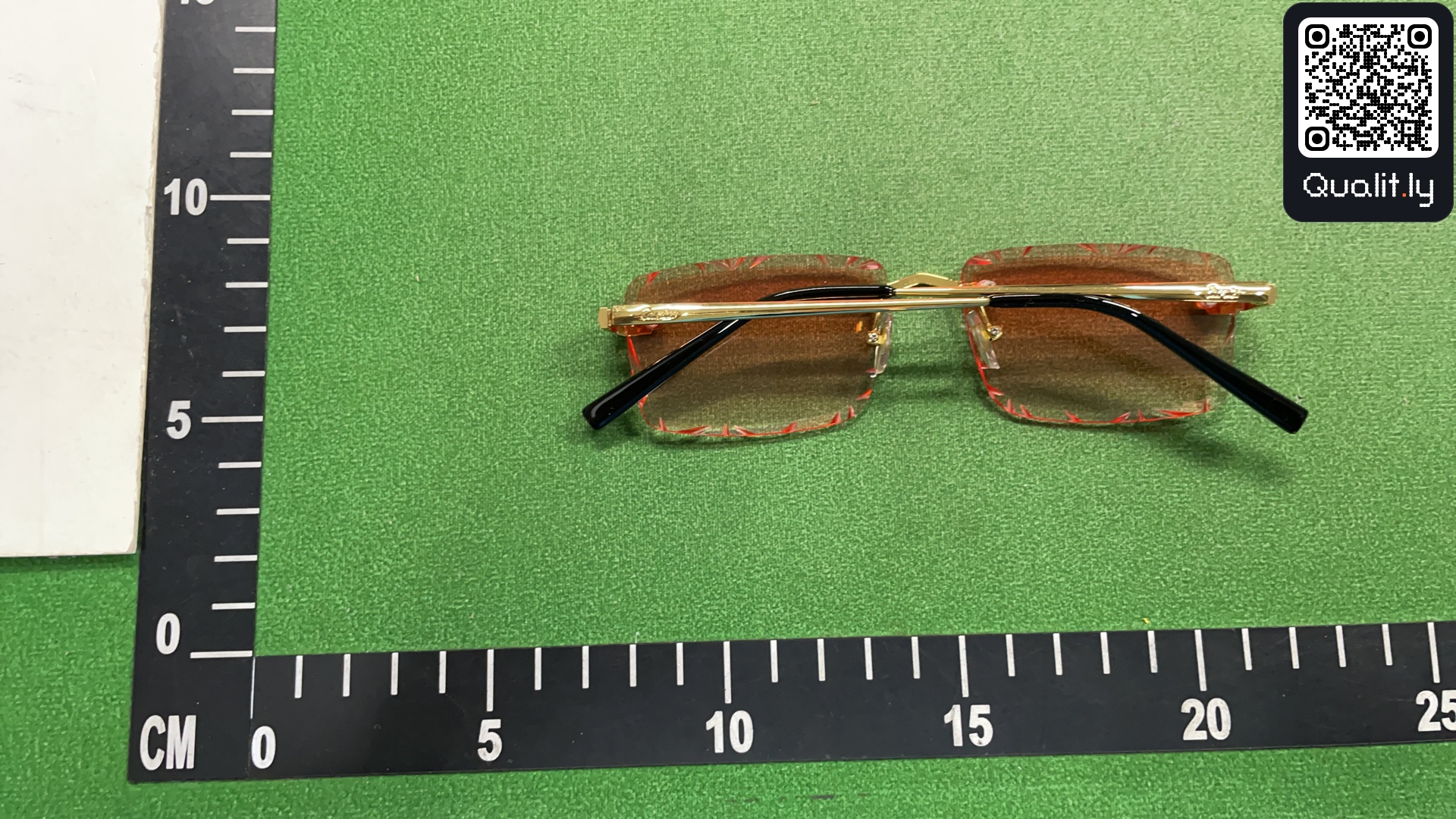 Sunglasses QC photo 2 of 27