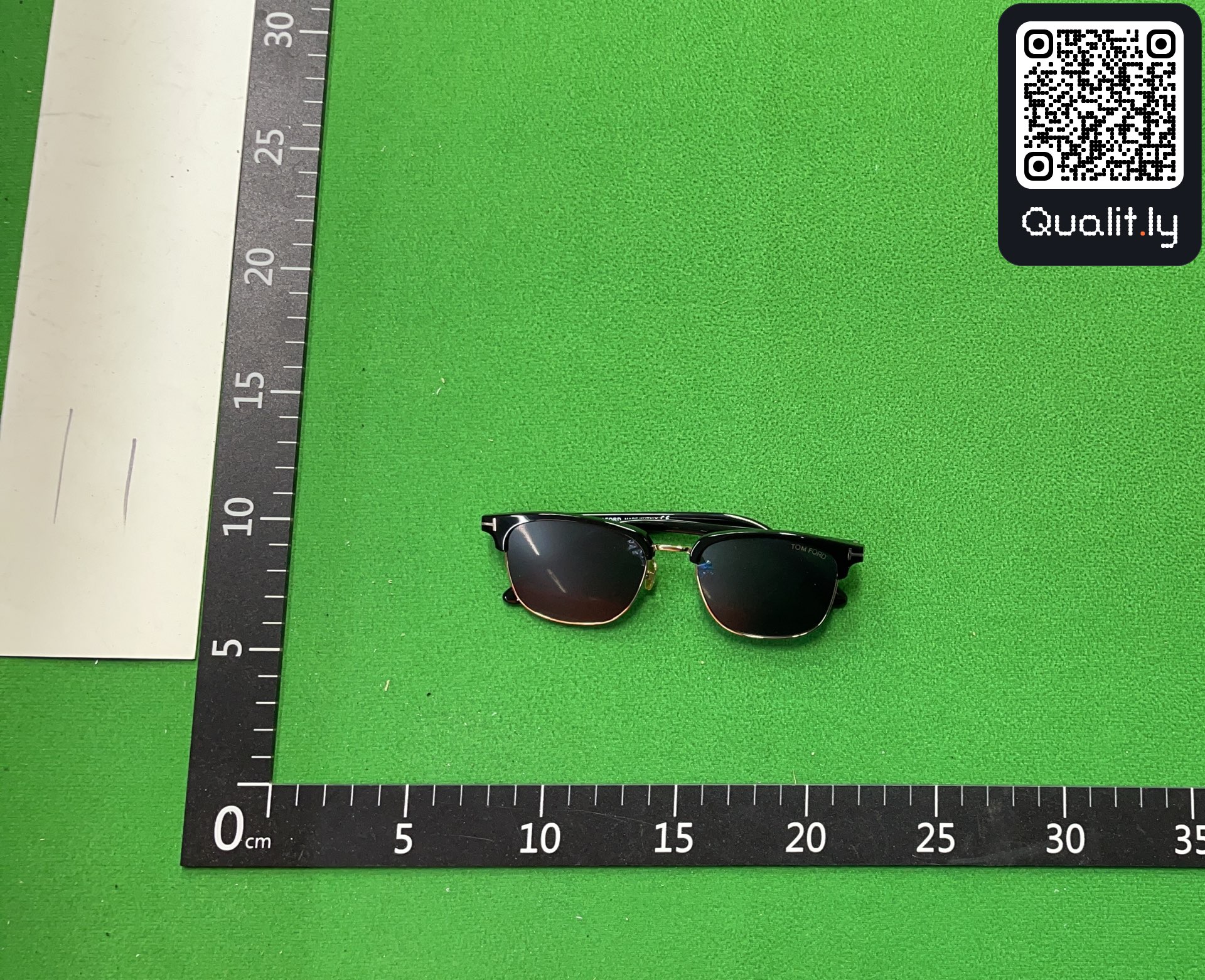 Sunglasses QC photo 1 of 3