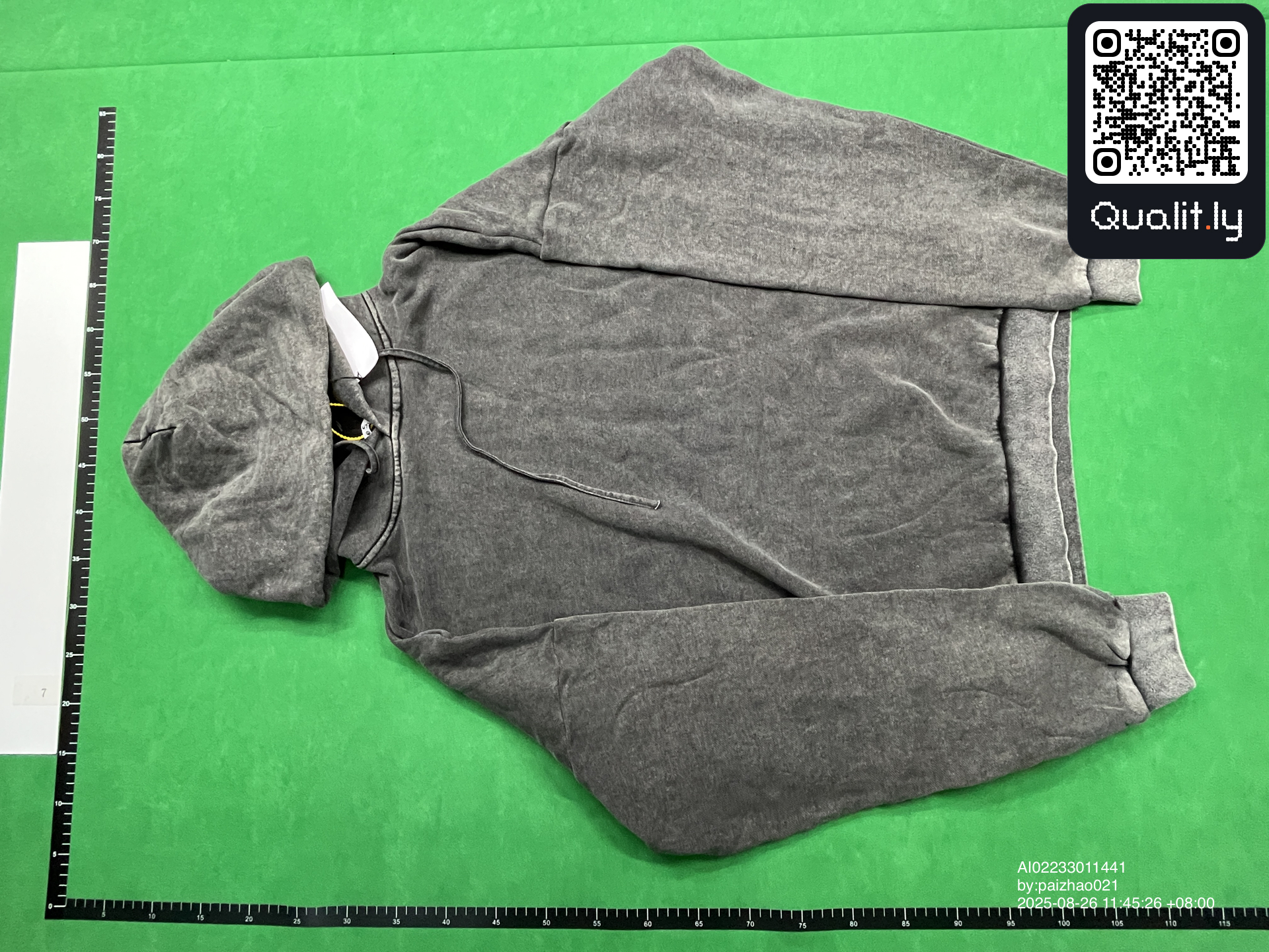 Hoodie QC photo 3 of 8