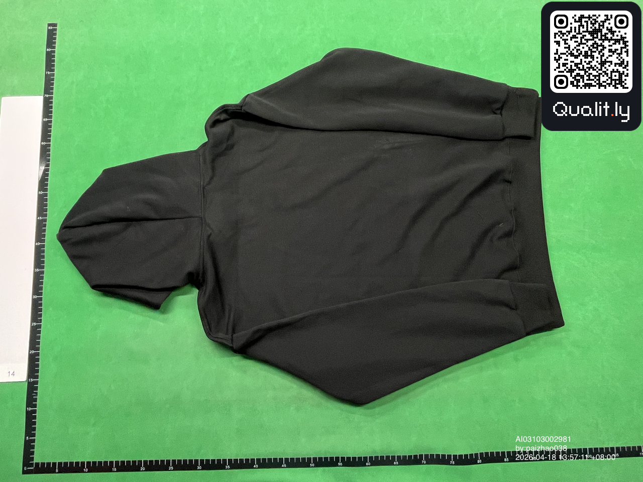 Hoodie — QC-Foto 2 von 14