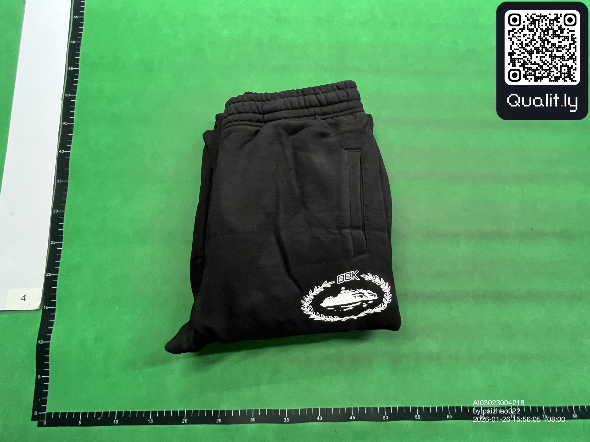 Sweat — photo QC 1 sur 8