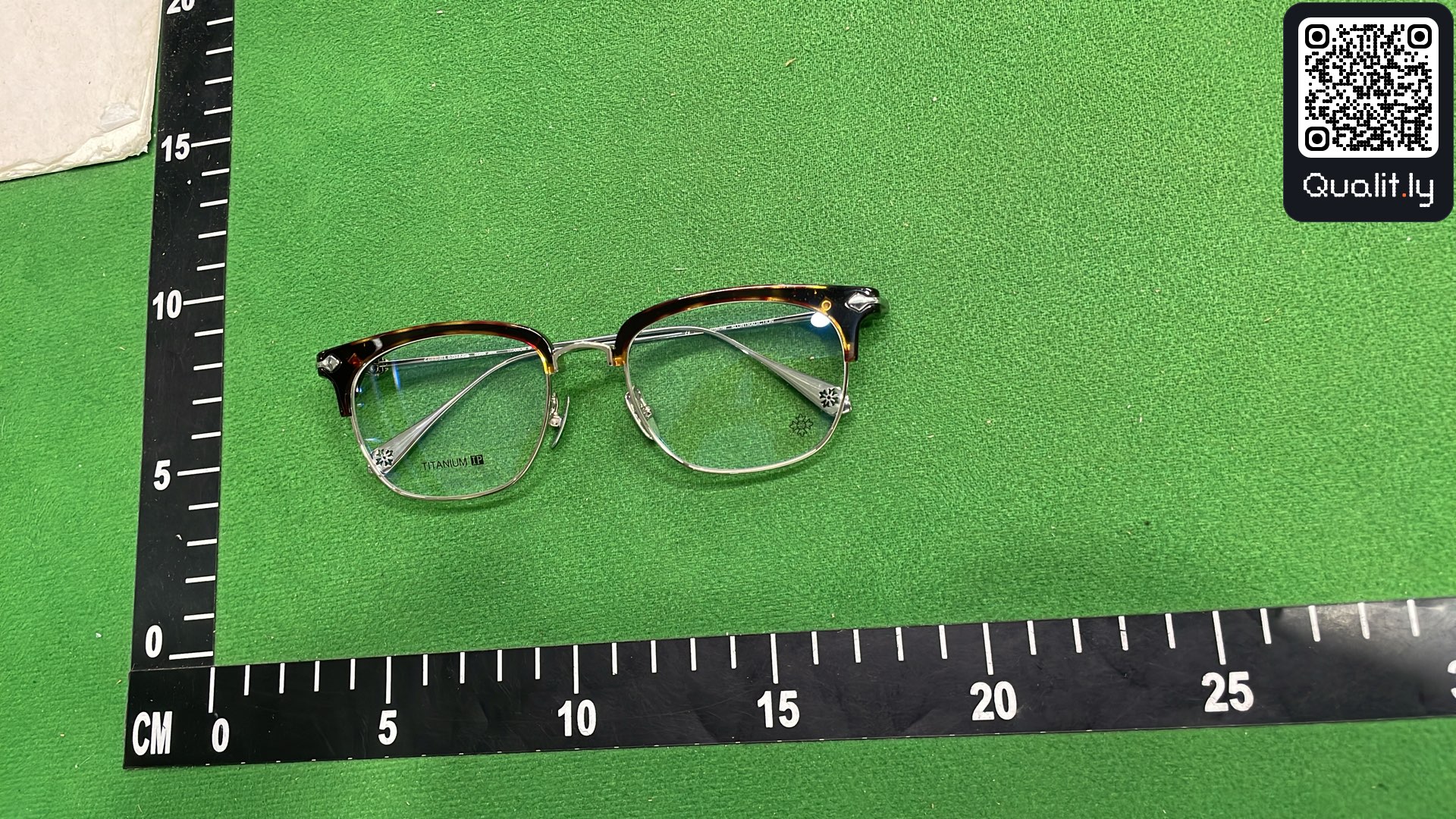 Sonnenbrille — QC-Foto 1 von 3