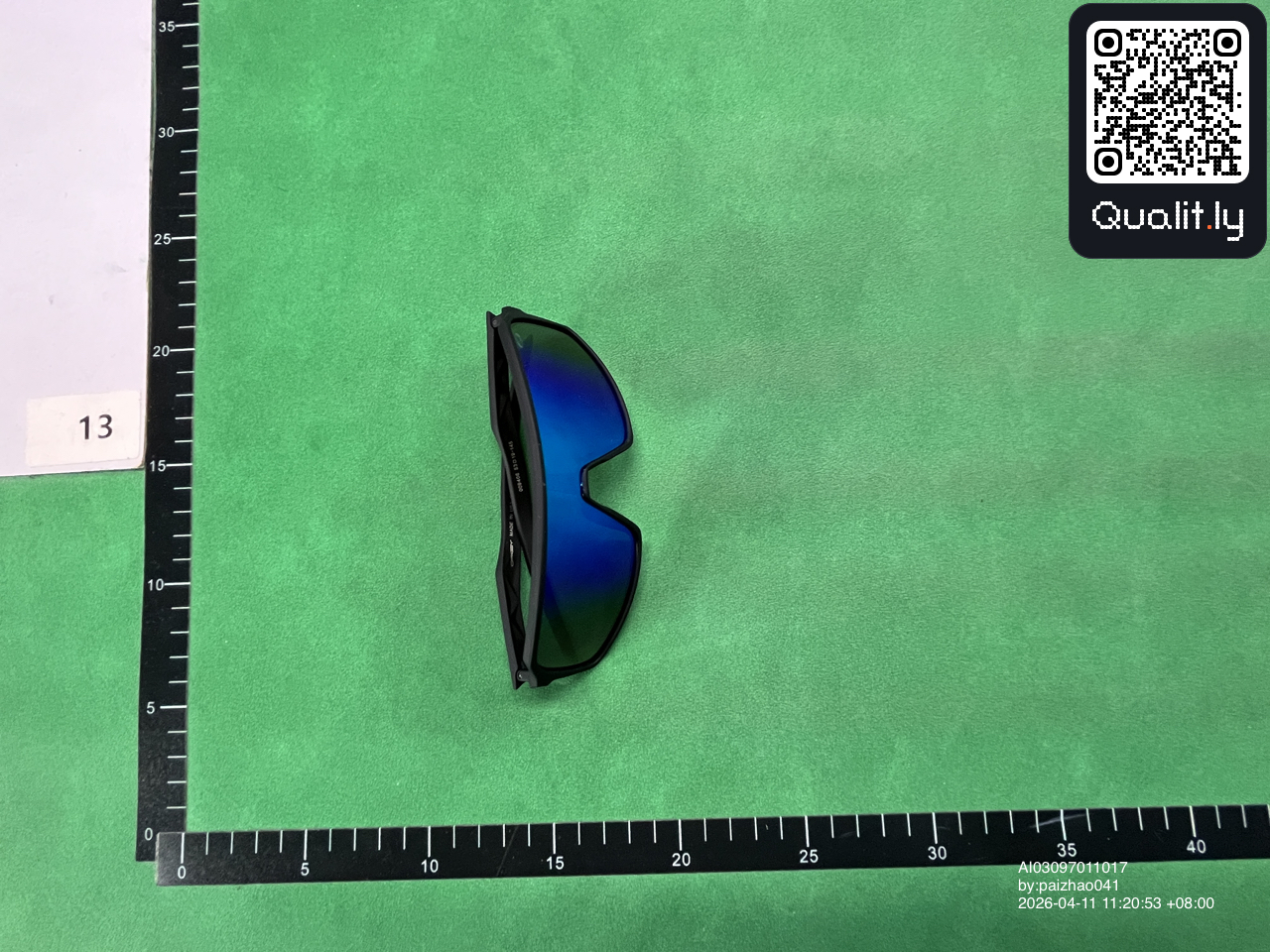 Okulary przeciwsłoneczne — zdjęcie QC 3 z 3