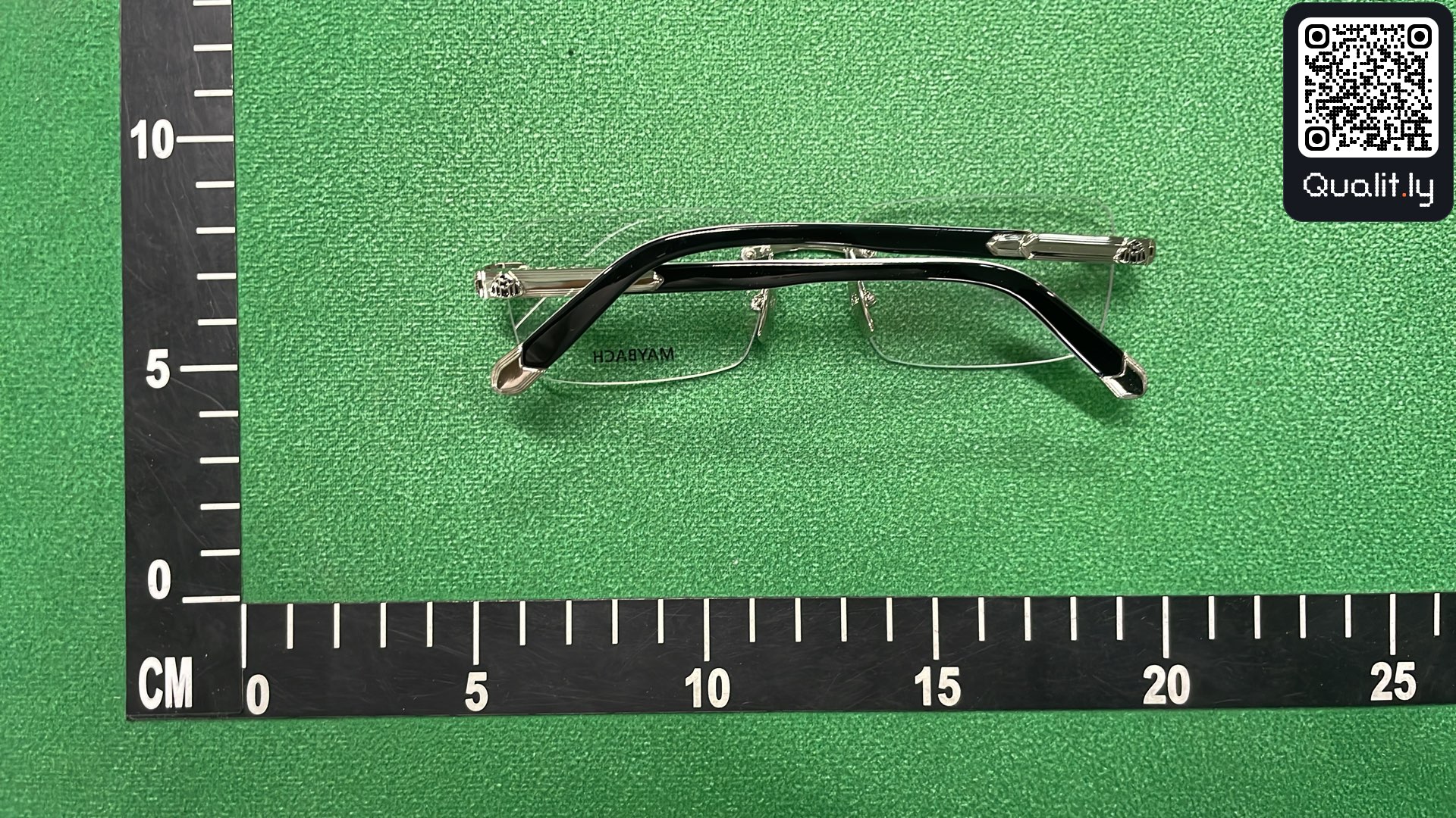 Okulary przeciwsłoneczne — zdjęcie QC 2 z 3